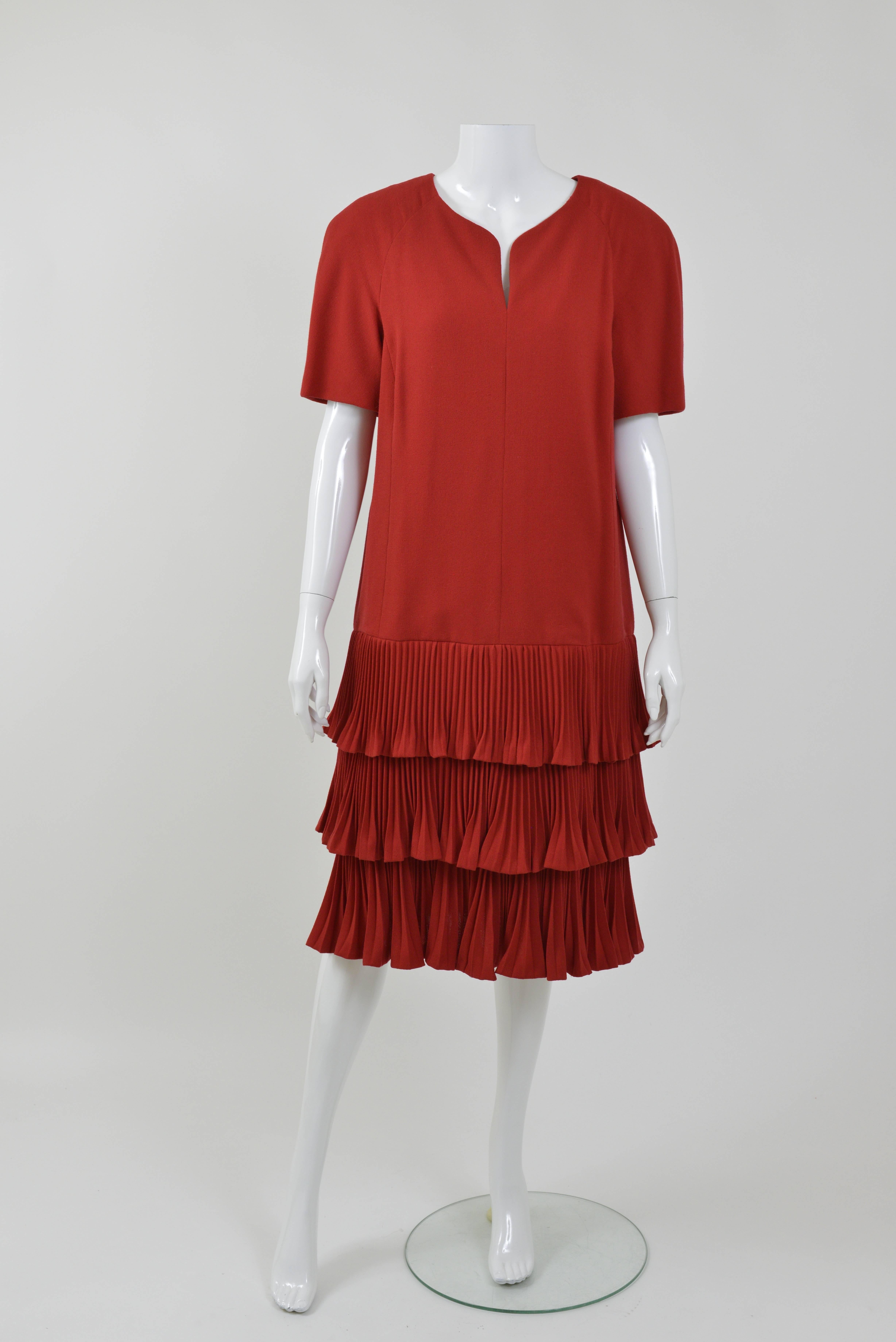 1990s VALENTINO COUTURE Red Pleateds Cocktail Dress In Good Condition For Sale In Milan, Italy