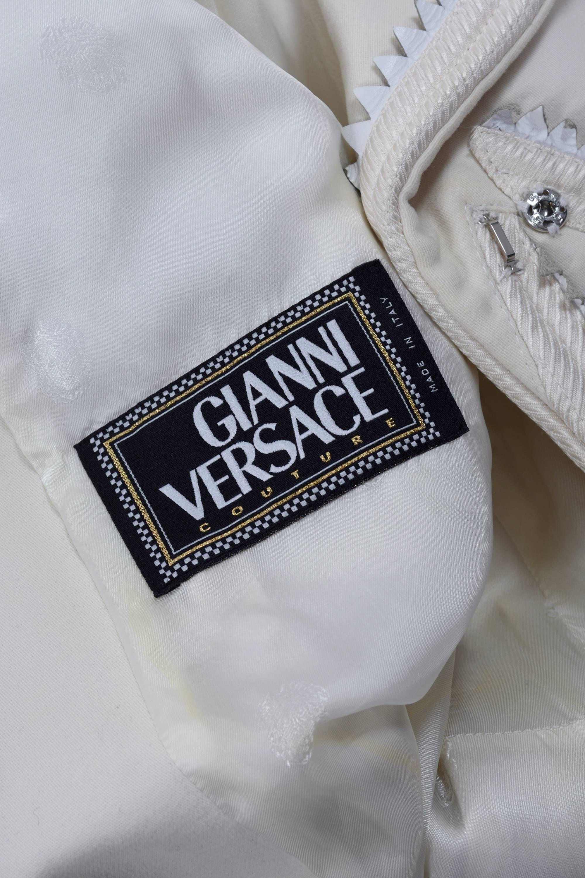 1990s GIANNI VERSACE Couture White Coat  In Good Condition In Milan, Italy