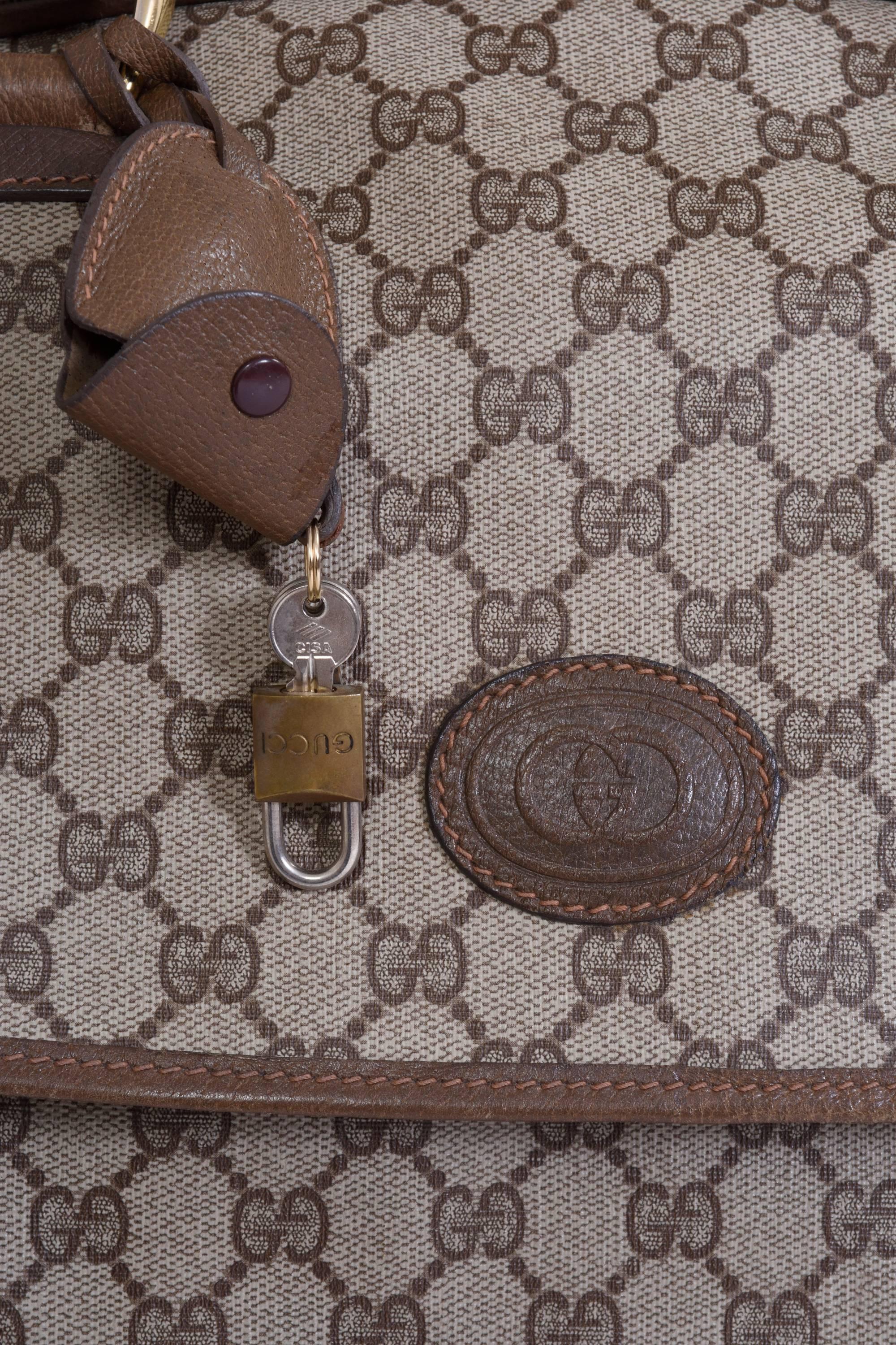 1980s GUCCI GG Monogram Brown Canvas Luggage Bag In Good Condition For Sale In Milan, Italy