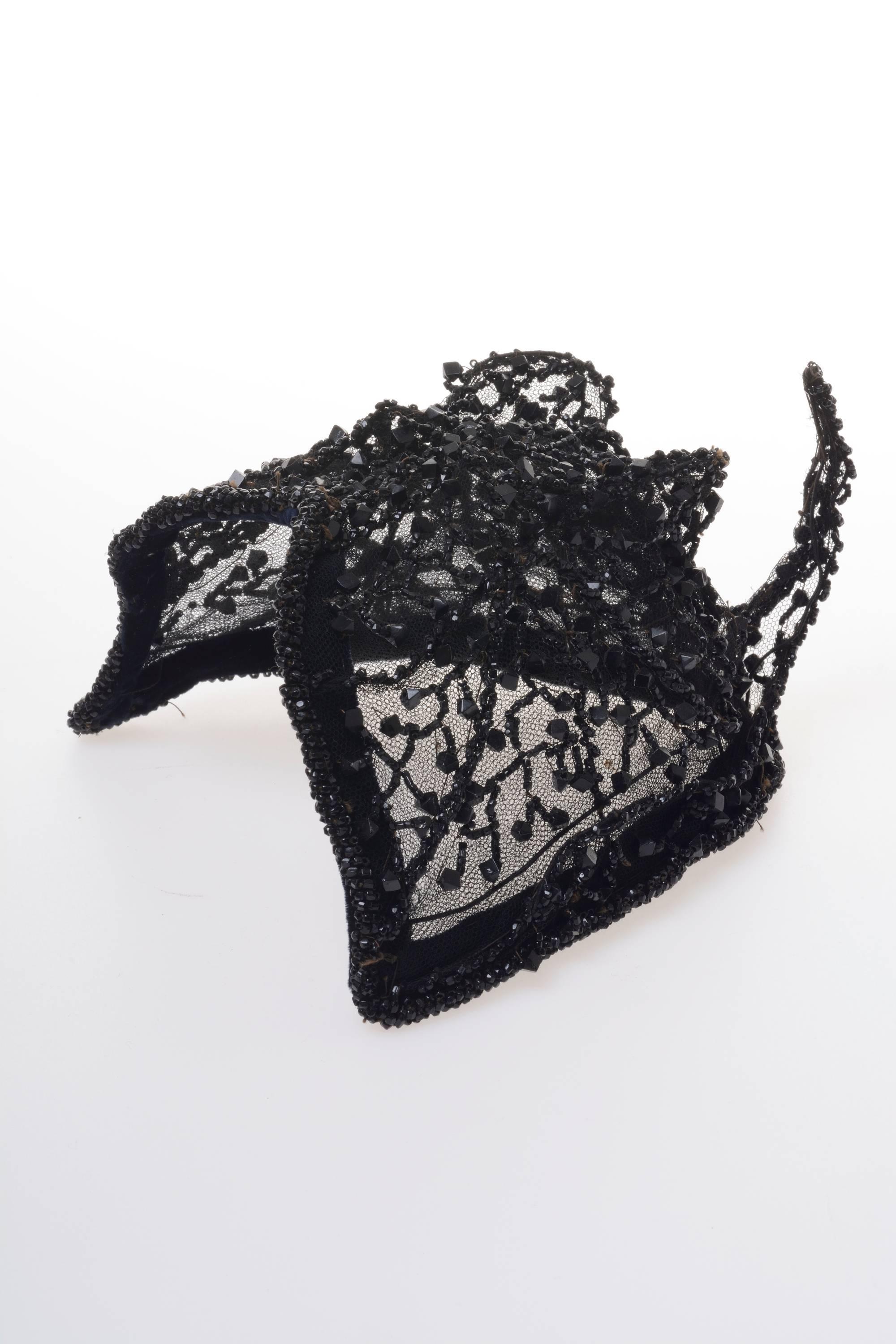 This lovely 1950s rare amazing fascinator hat by Italian couture has a cat shape inspiration, with a tail and ears, totally embroidered on tulle. 

Excellent vintage condition

Label: n/a
Color: Black
Material: Embroidered