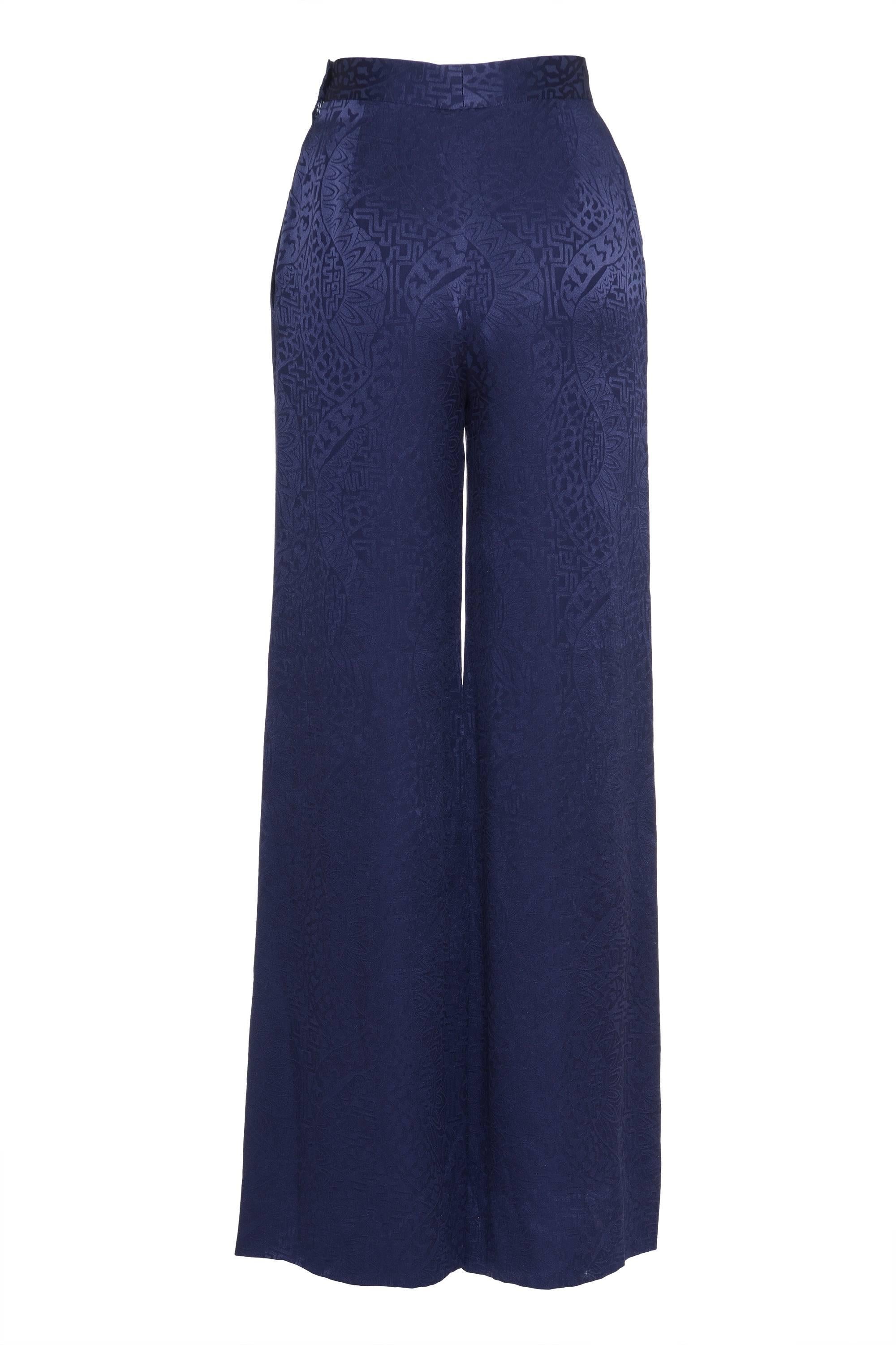 This elegant blue deep bell bottom pants by GIANFRANCO FERRE has two front slant pockets, on each side, two front darts, natural waistline, zip and button side closure. It is fully lined. The textile has a special abstract pattern.
 
Label: