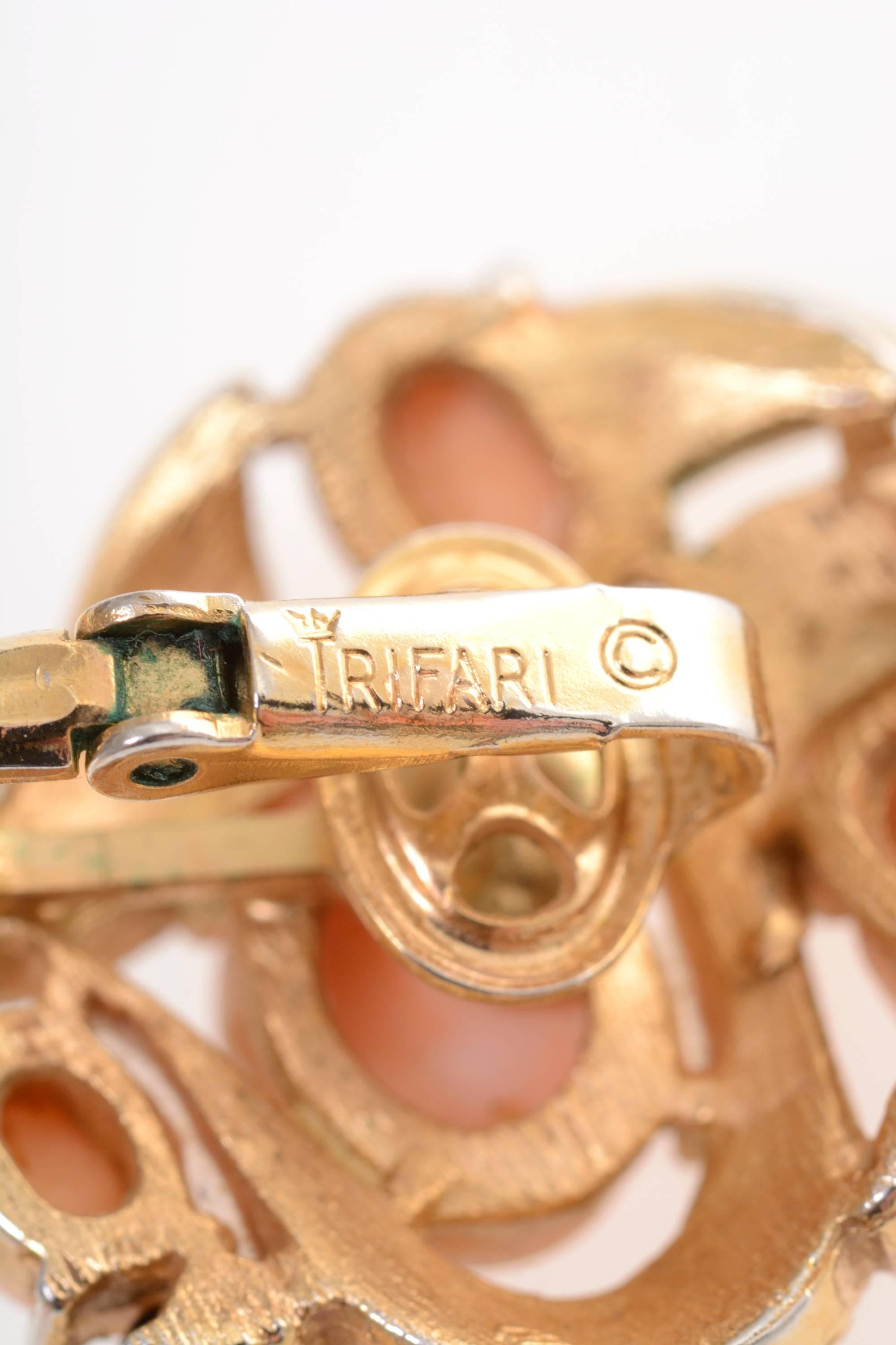 Women's Trifari Gold Set of Earrings And Brooch, 1990s 