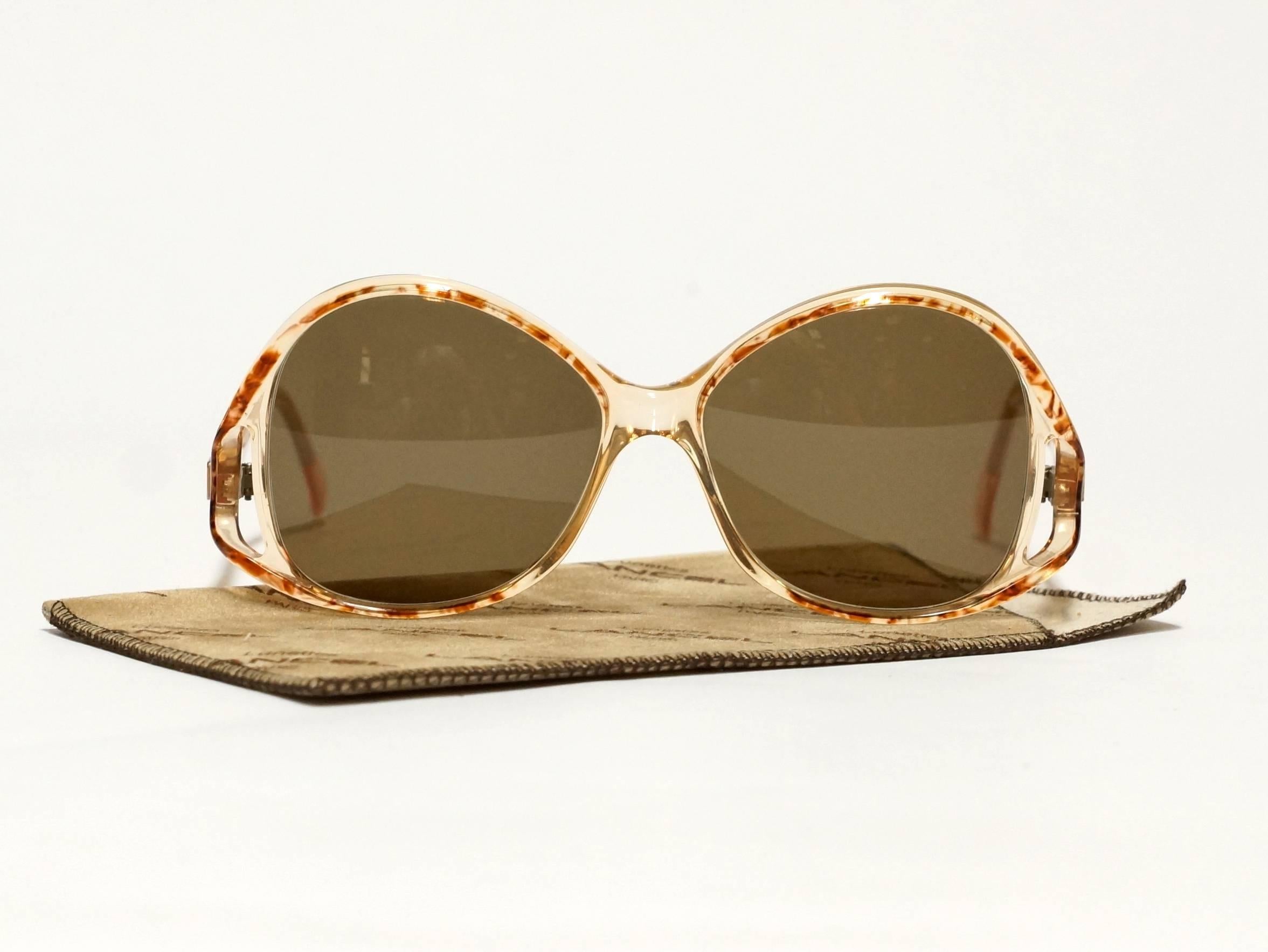 Chic and stylish French sunglasses by Lancel. Round frame with low placed temples and look through parts in new and unworn condition.
Comes with original soft case. 

Lancel stands for that quintessentially French spirit, chic, carefree and just