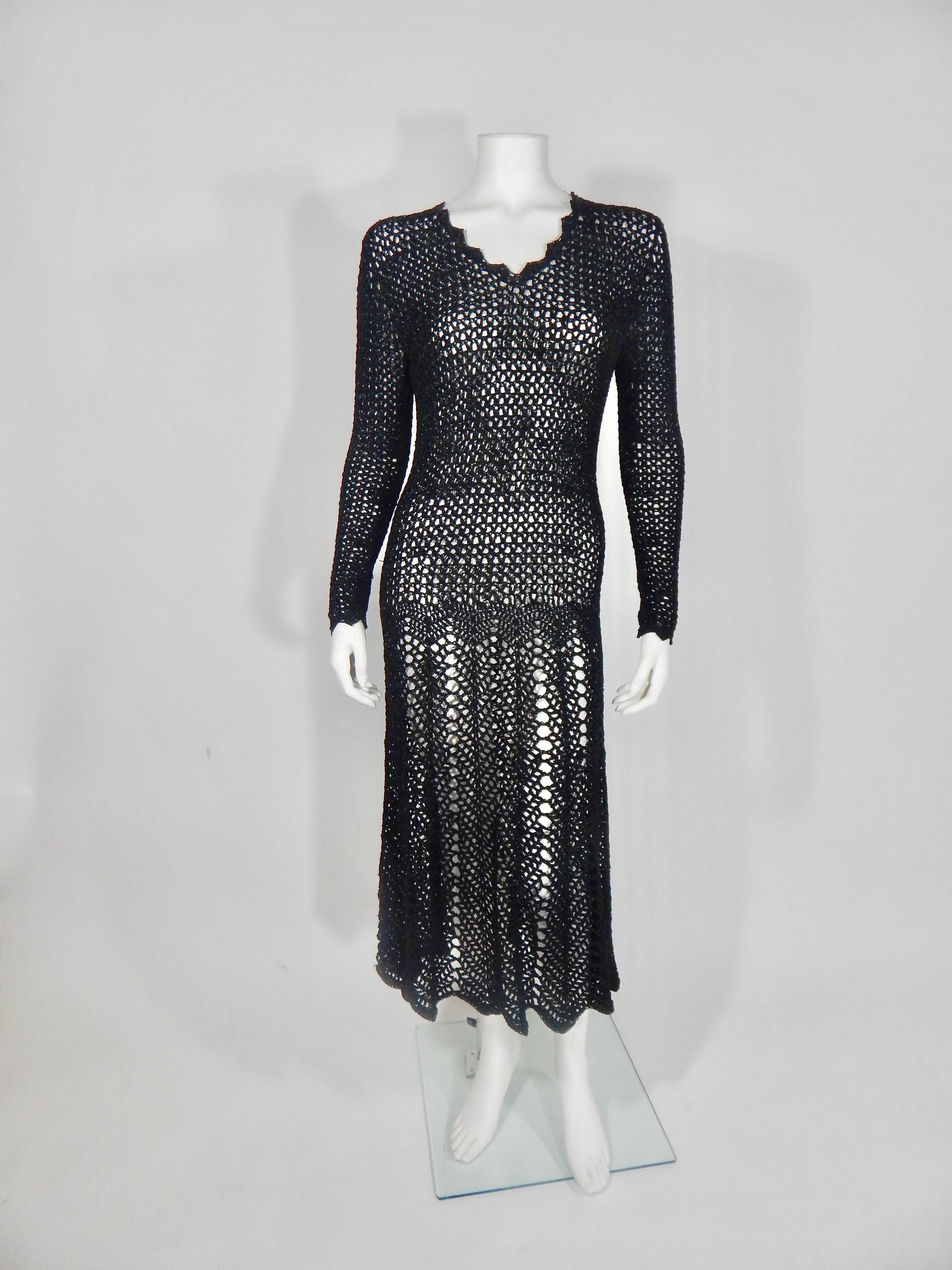 1920s Black Crochet Dress. Approximate modern day size 2 / 4. Photos show with and without waist tie. Excellent Condition.

*We offer complimentary free domestic shipping for this item