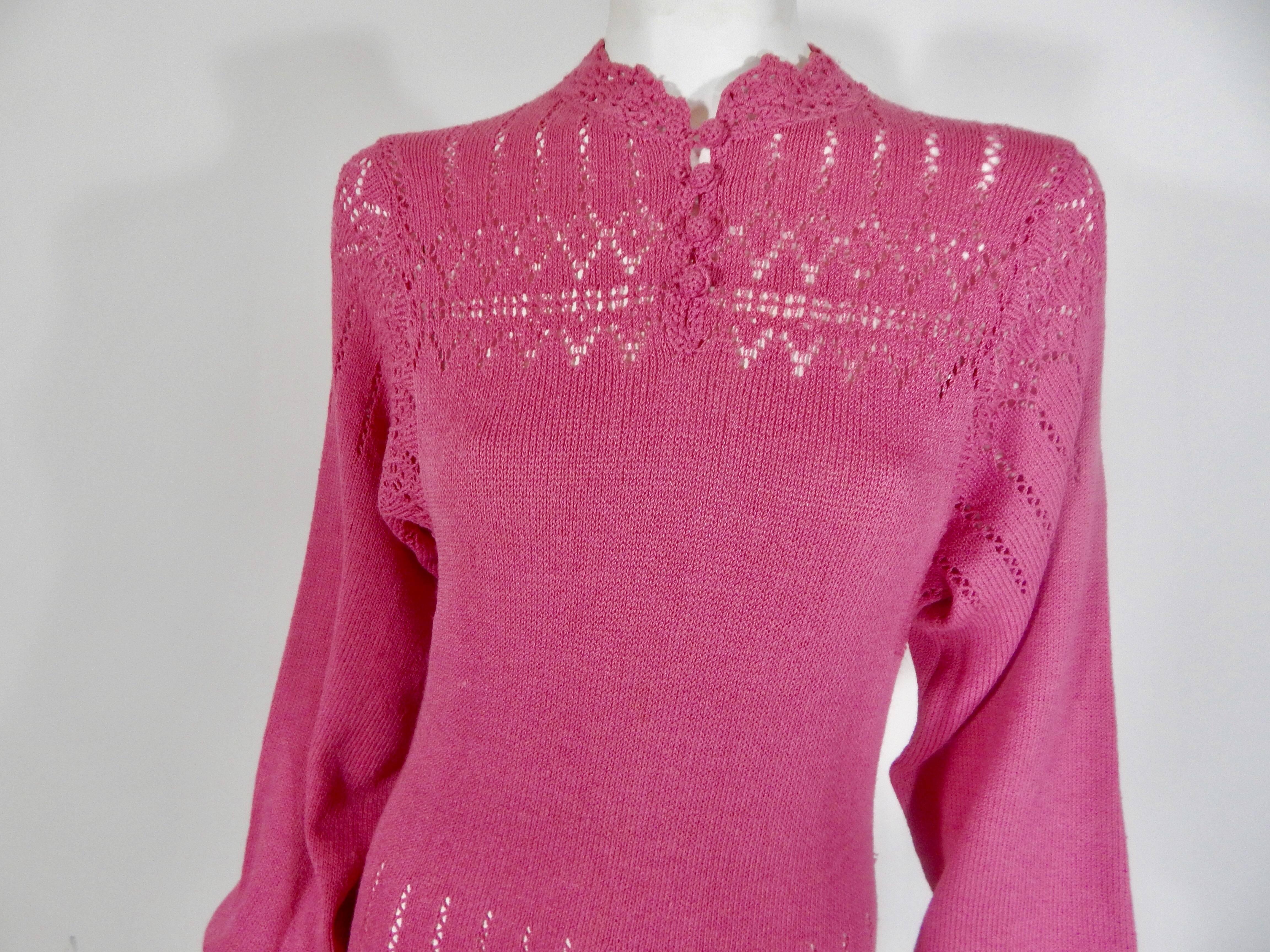 1970s Pink Knit Crochet Dress. Zip up back. Approximate Modern day size Medium 6 / 8. Excellent Condition.