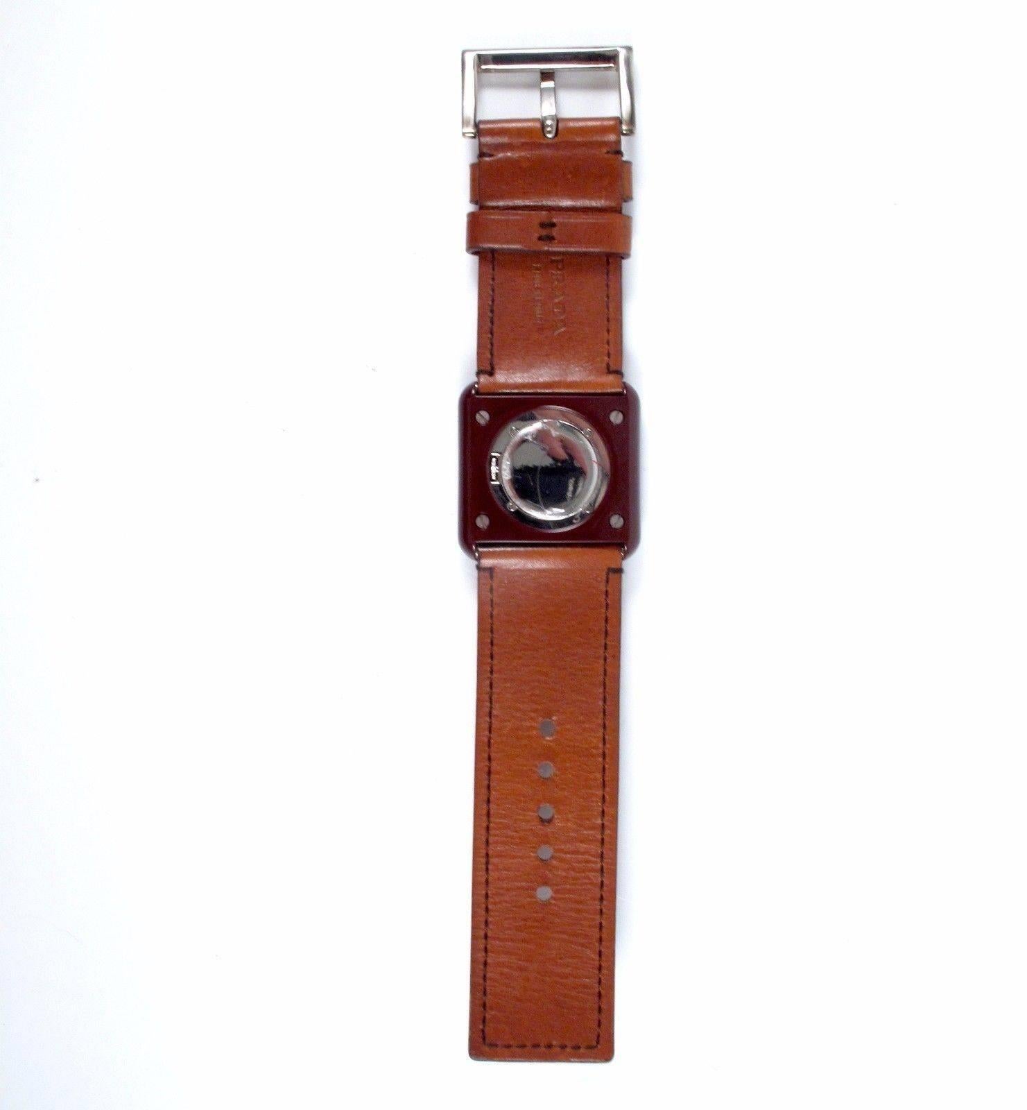 Color: Maroon / Black / Brown

Material: Resin / Leather

------------------------------------------------------------

Details:

- leather band

- two tone watch face

- roman numerals

- stainless steel buckle

- adjustable buckle