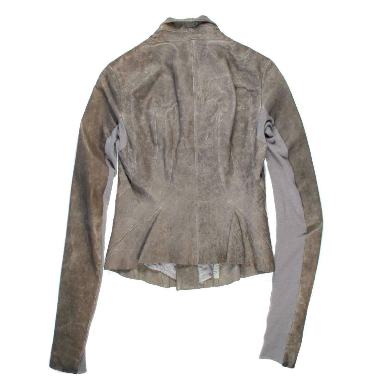 Size:  US 6 - 40

Color: Taupe / Gray

Material:  Leather

------------------------------------------------------------

Details:

- asymmetrical zipper closure

- silver tone hardware

- rib knit sleeve trim

- item #