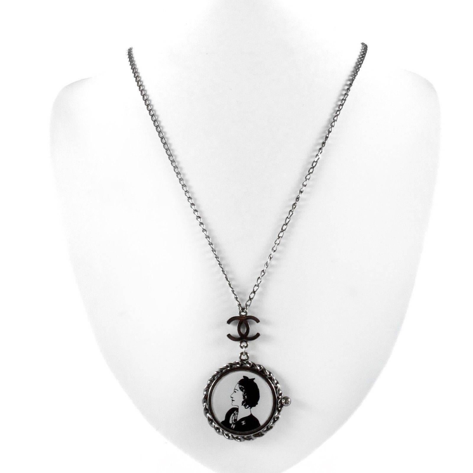 Color: Silver - Multi

Material: Resin / Metal

------------------------------------------------------------

Details:

- silver tone hardware

- coco mademoiselle logo at pendant

- CC logo charm above pendant

- lobster clasp