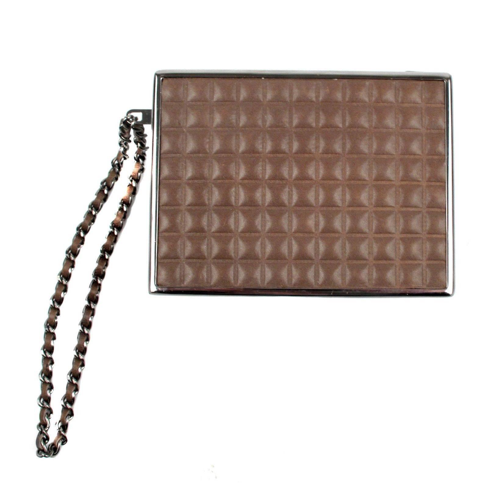 Chanel - Cigarette Box Clutch Minaudiere

 Color: Brown / Silver

Material: Leather / Metal

------------------------------------------------------------

Details:

- can be worn with or without the wrist strap

- wrist strap can be