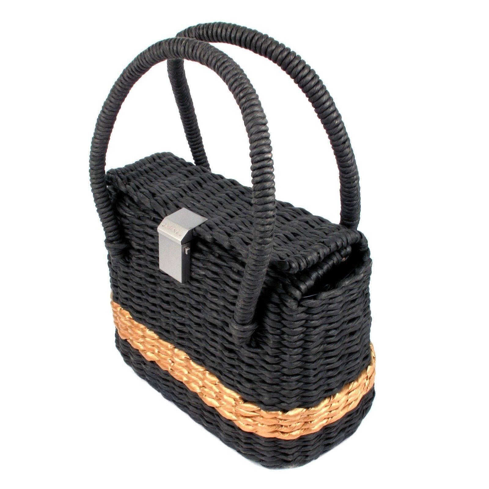 Chanel - Straw Bucket Raffia Tote Bag

Rare Highly Collectable Handbag

Color: Gray / Tan

Material: Straw + Leather

------------------------------------------------------------

Details:

- leather interior lining

- tan stripe