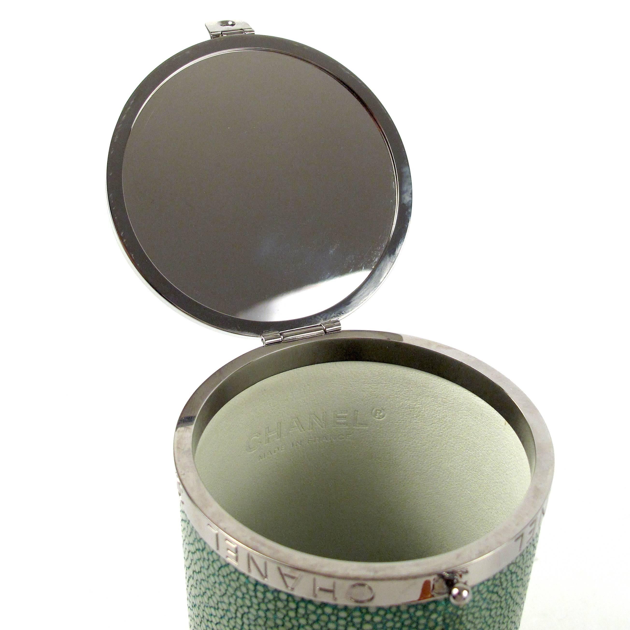 Chanel Clutch Bag - Green Leather Mirror CC Logo Minaudiere Handbag Tube Gripoix 3