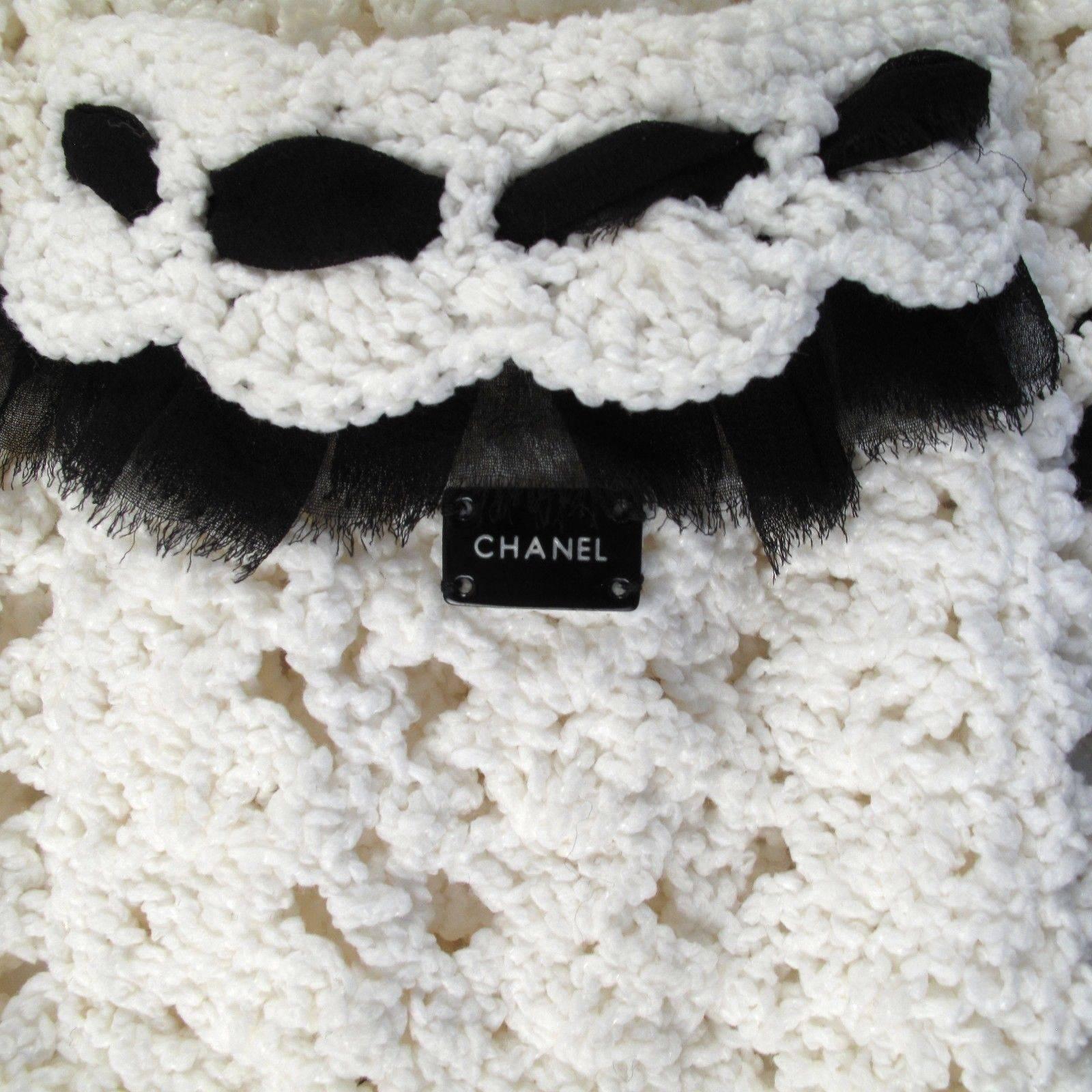Chanel Cardigan 6 8 40 Long White Black Coat Jacket Knit Crochet Trim 2005 05P In Excellent Condition In Prahran, Victoria