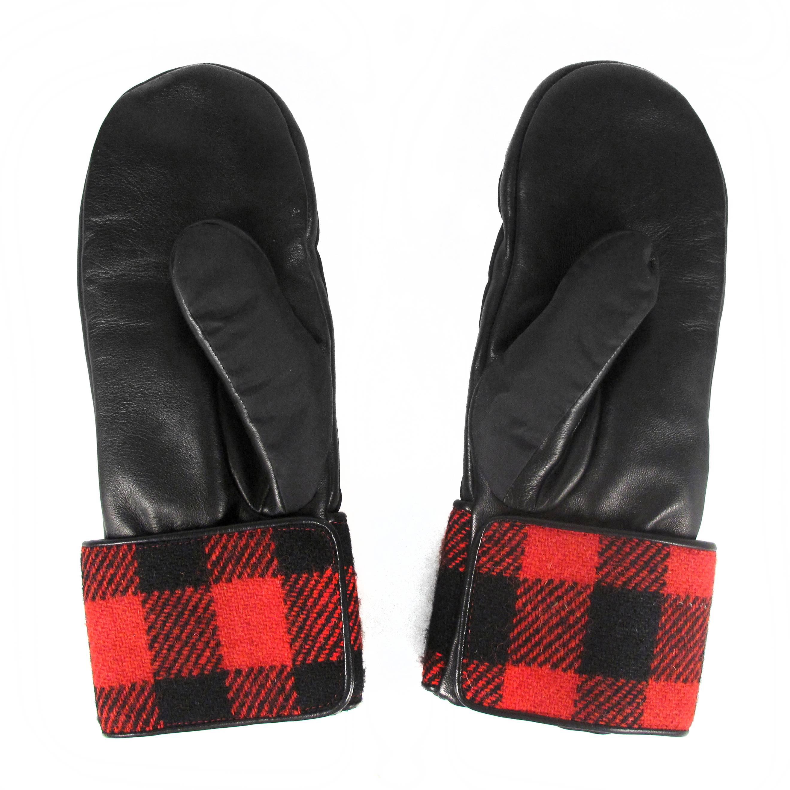 Chanel - CC Logo Mittens

Color: Black / Red 

Material: Leather, Nylon, & Wool

------------------------------------------------------------

Details:

- black & red plaid wristlets

- CC logo at wrist

- adjustable velcro closure at