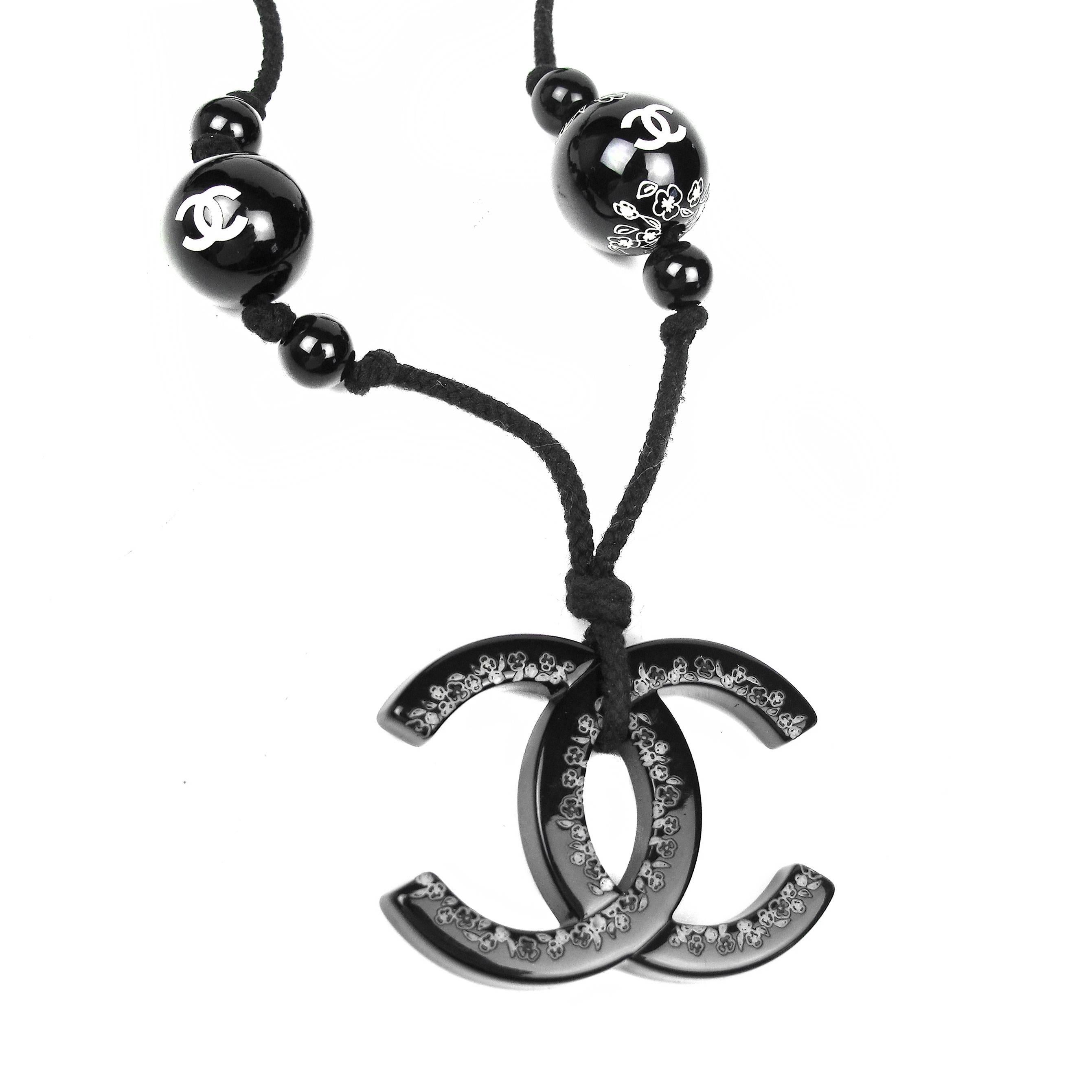 Chanel XL CC Beaded Necklace - Black Rope Black & White Charm Camellia Pearl 06 In Good Condition In Prahran, Victoria