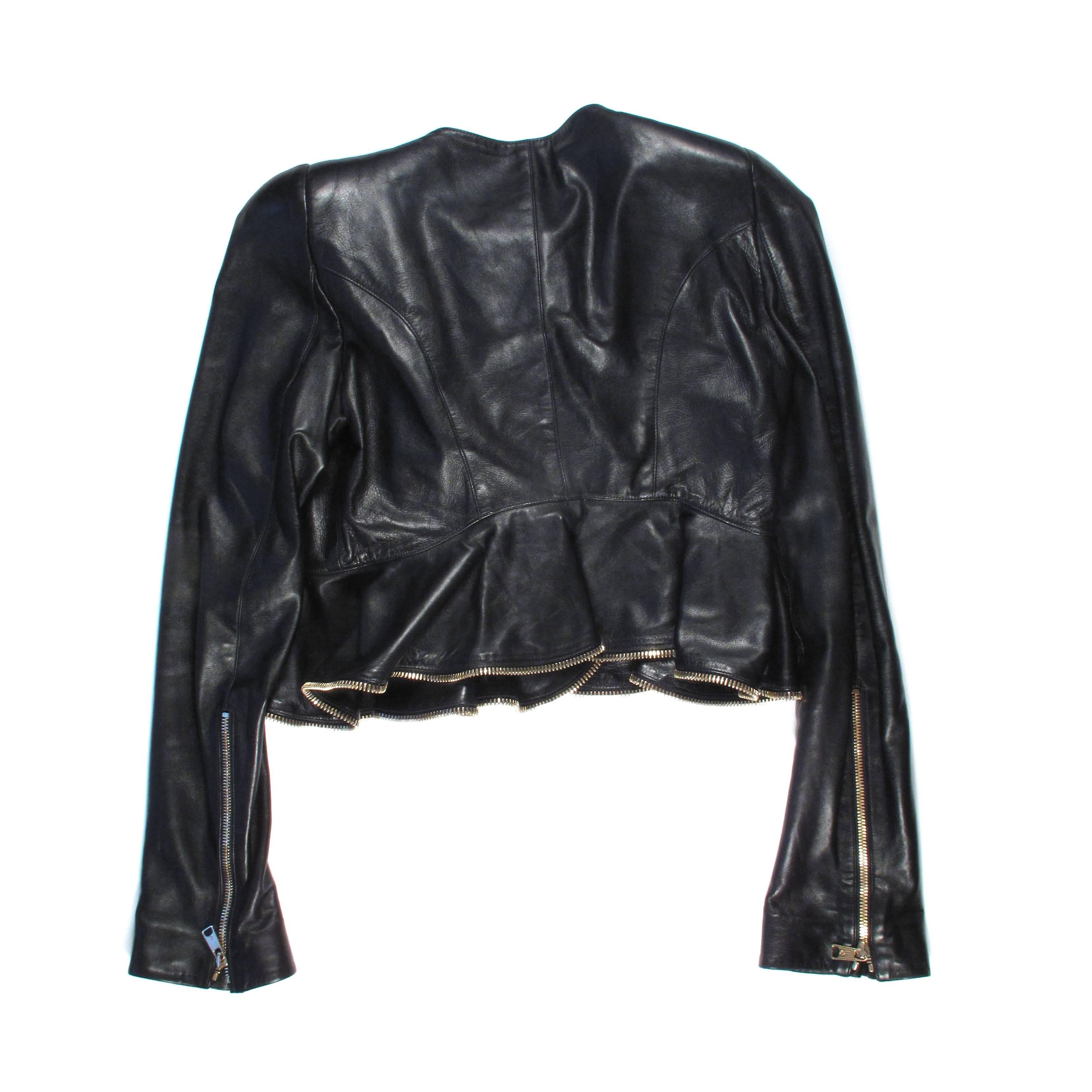 
Alexander McQueen - Ruffle Zipper Leather Jacket

Retail: $6200.00

Size:  US 4 - Euro 36 - Italian 40

Color: Black

Material: Leather

------------------------------------------------------------

Details:

- front peg in hole