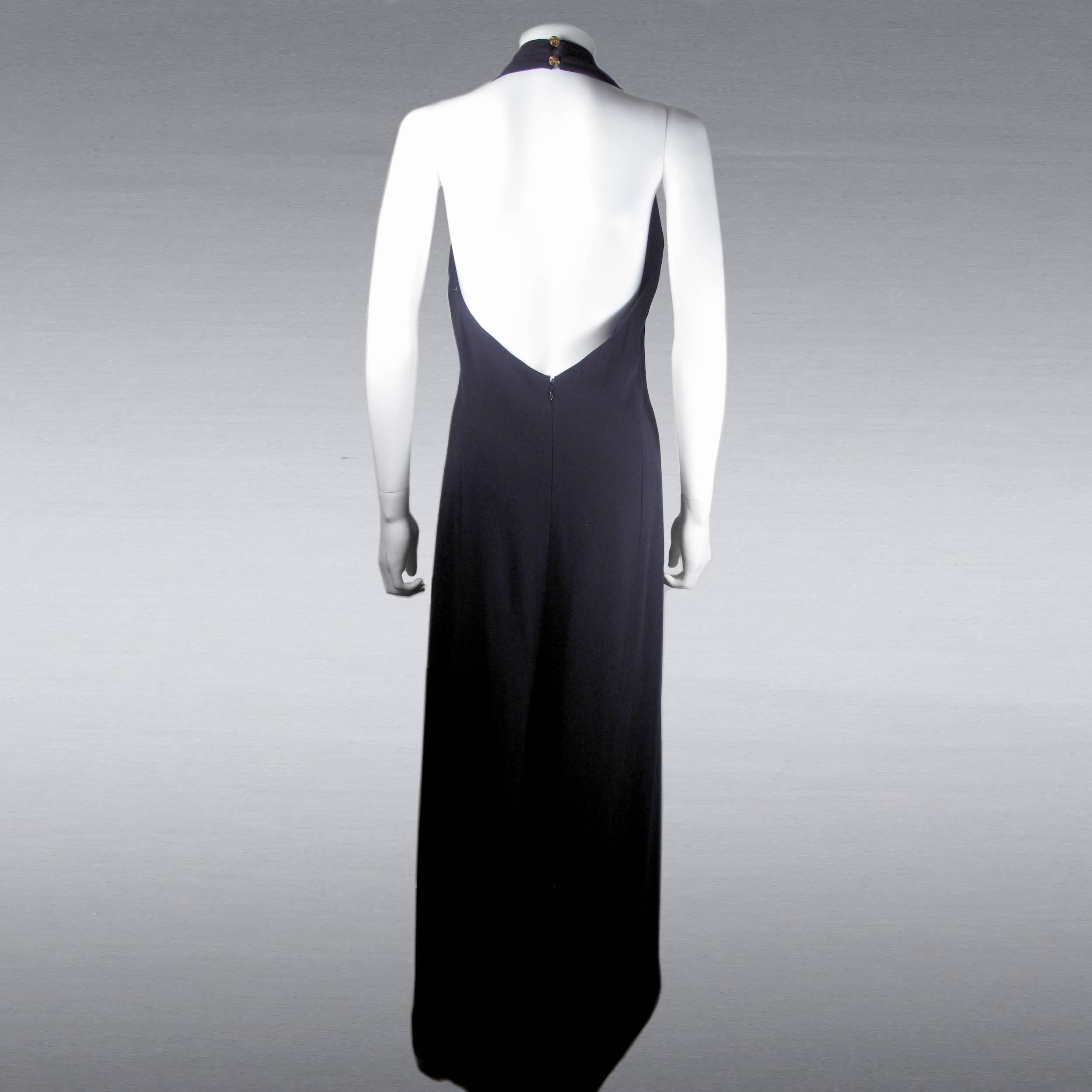 Chanel - Vintage Halter Dress

Size:  US 8 - 40

Color: Dark Navy

Material:  100% Wool

100% Silk Lining

------------------------------------------------------------

Details:

- sleeveless

- halter

- gold tone hardware

- cc