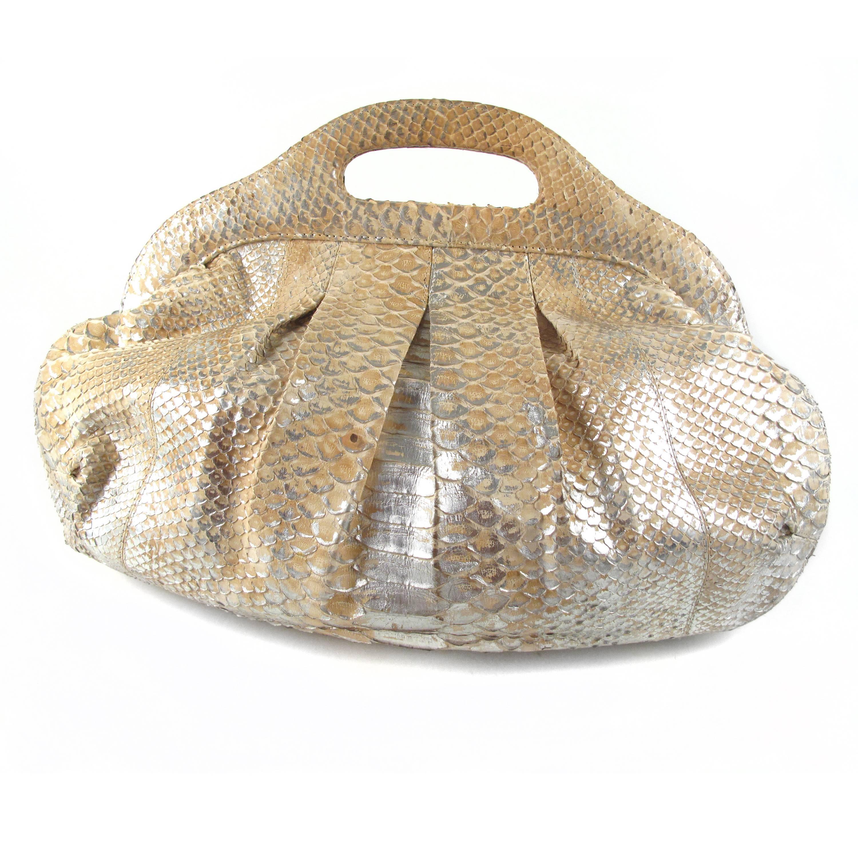 Nancy Gonzalez - Large Metallic Python Cutout Handbag

Color: Gold

Material: Python

------------------------------------------------------------

Details:

- interior zip and slit pockets

- item # KB21

Condition: Excellent