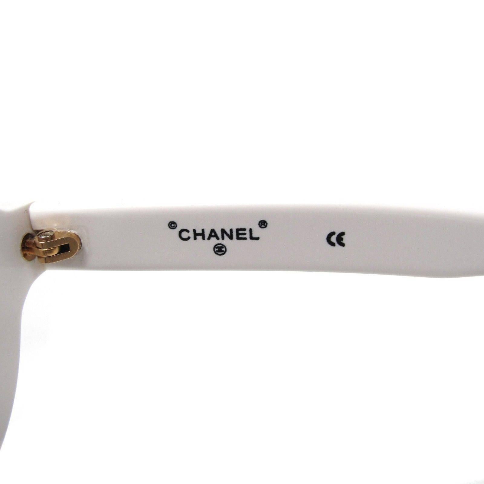 Women's Chanel Most Wanted Sunglasses Round Paris Logo Vintage White Black CC Half Tint For Sale