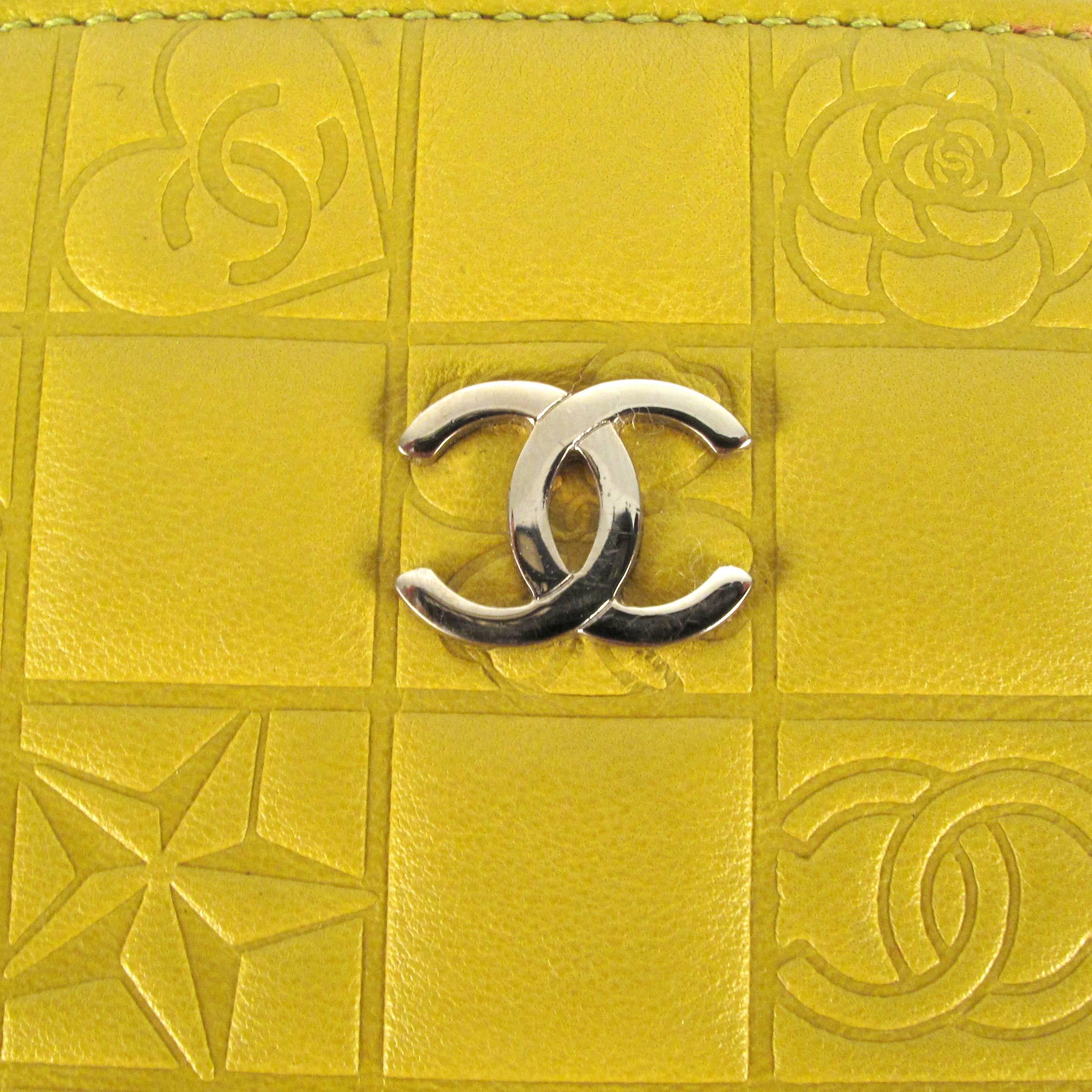 Chanel Lucky Charm Bag - Yellow Leather CC Symbols Silver Chain Clutch Handbag For Sale 2