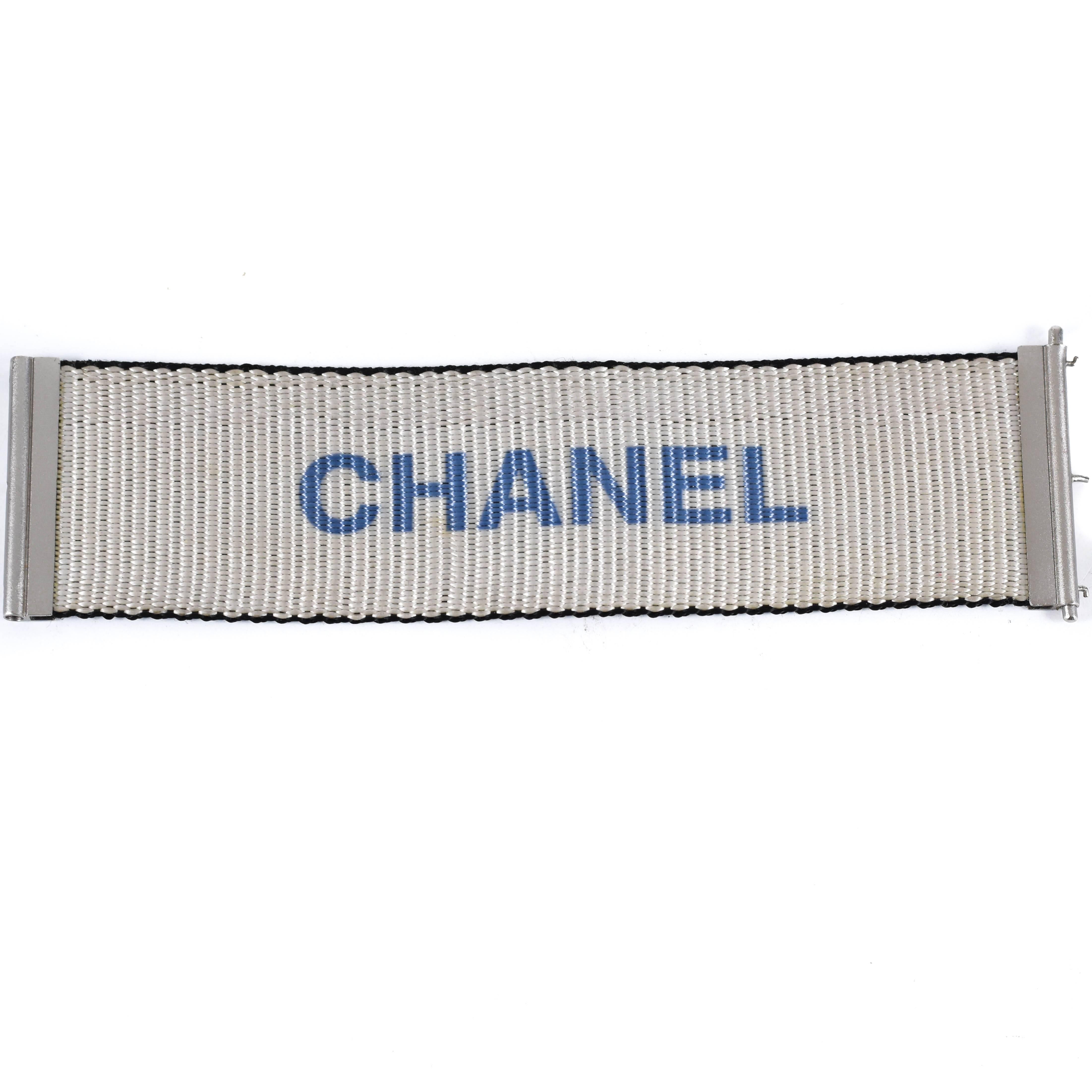 Chanel - Rare Logo Cuff Bracelet

Color: Silver / Blue

Material: Nylon

------------------------------------------------------------
 
Details:

- silver tone hardware

- blue woven chanel logo at front

- slide lock closure

-