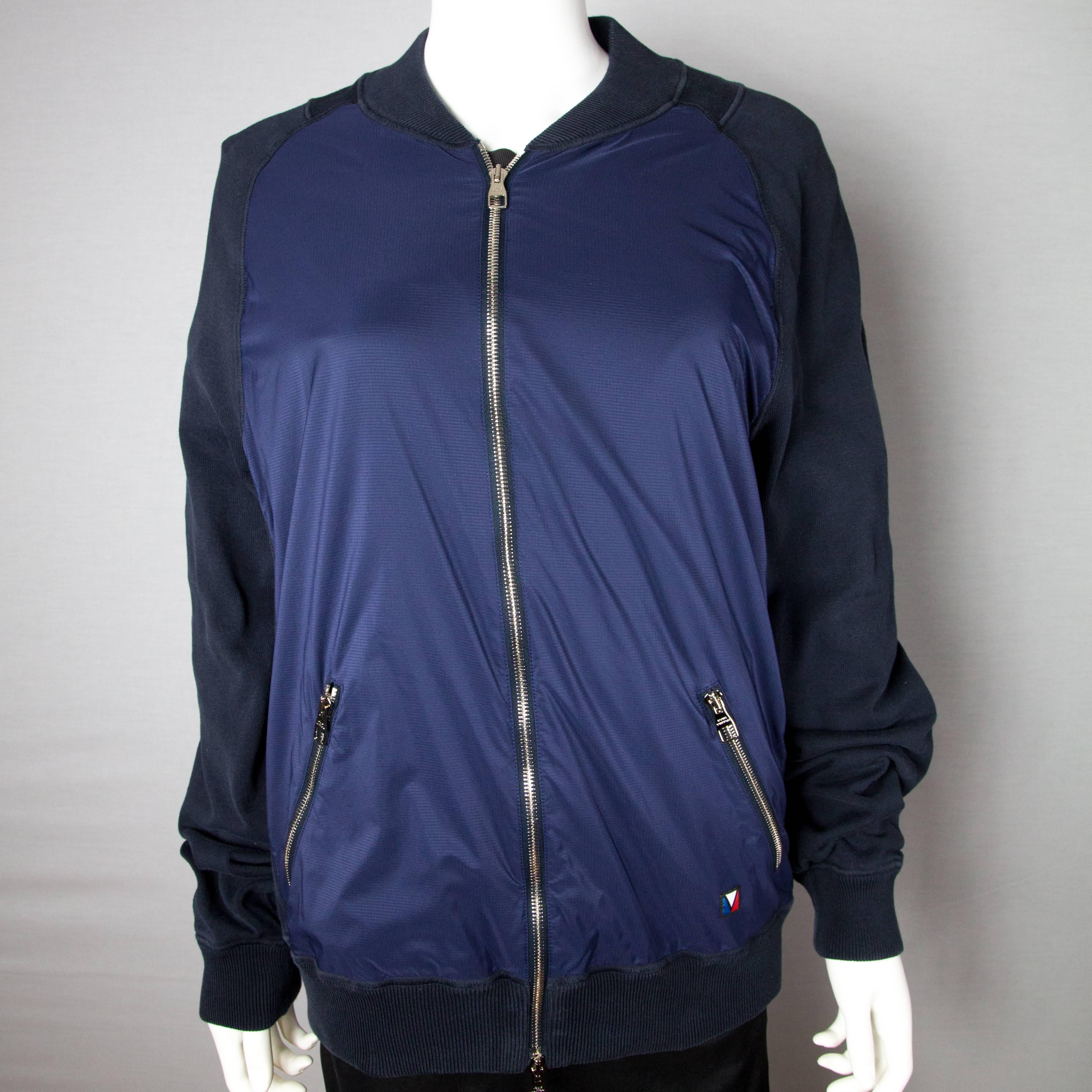 Louis Vuitton - America's Cup Bomber Jacket

Size: Large (Fits Slim)

Color: Blue

Material: 93% Cotton - 7% Polyamide

------------------------------------------------------------

Details:

- contrasting blue sleeves

- dual side zip