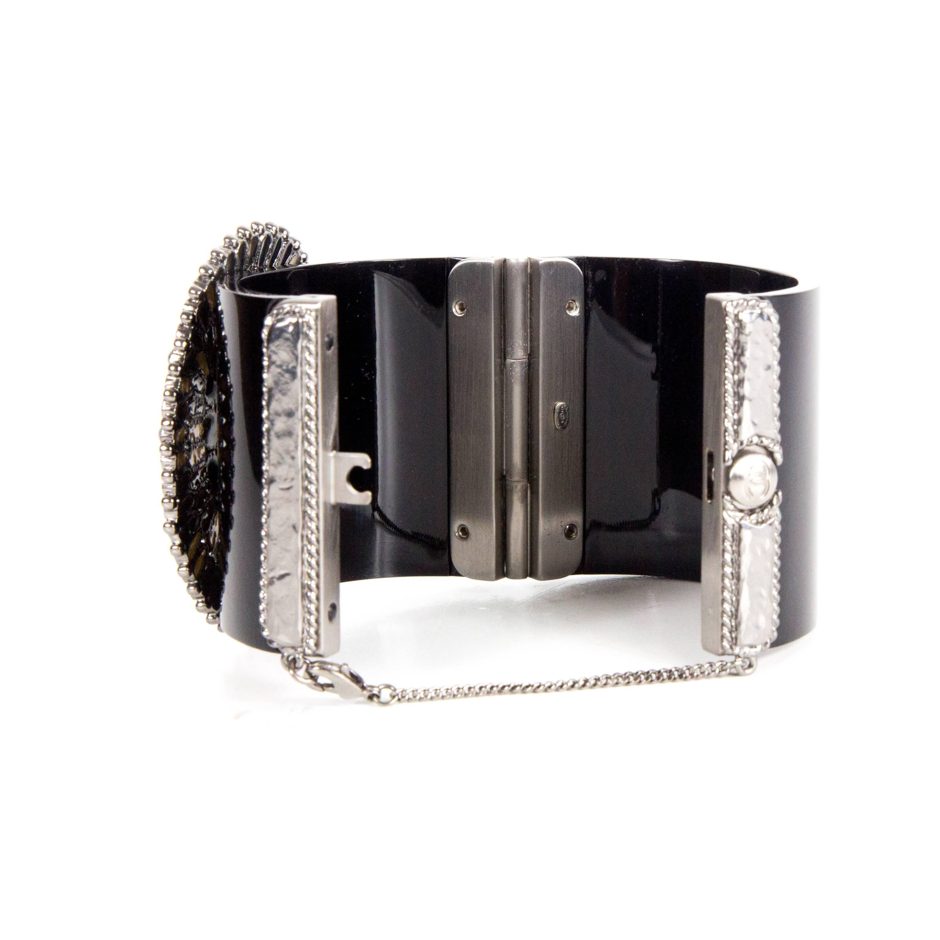 Chanel Bracelet - 2014 - Cuff Black Resin CC Logo Silver Medallion Gripoix Chain For Sale 4