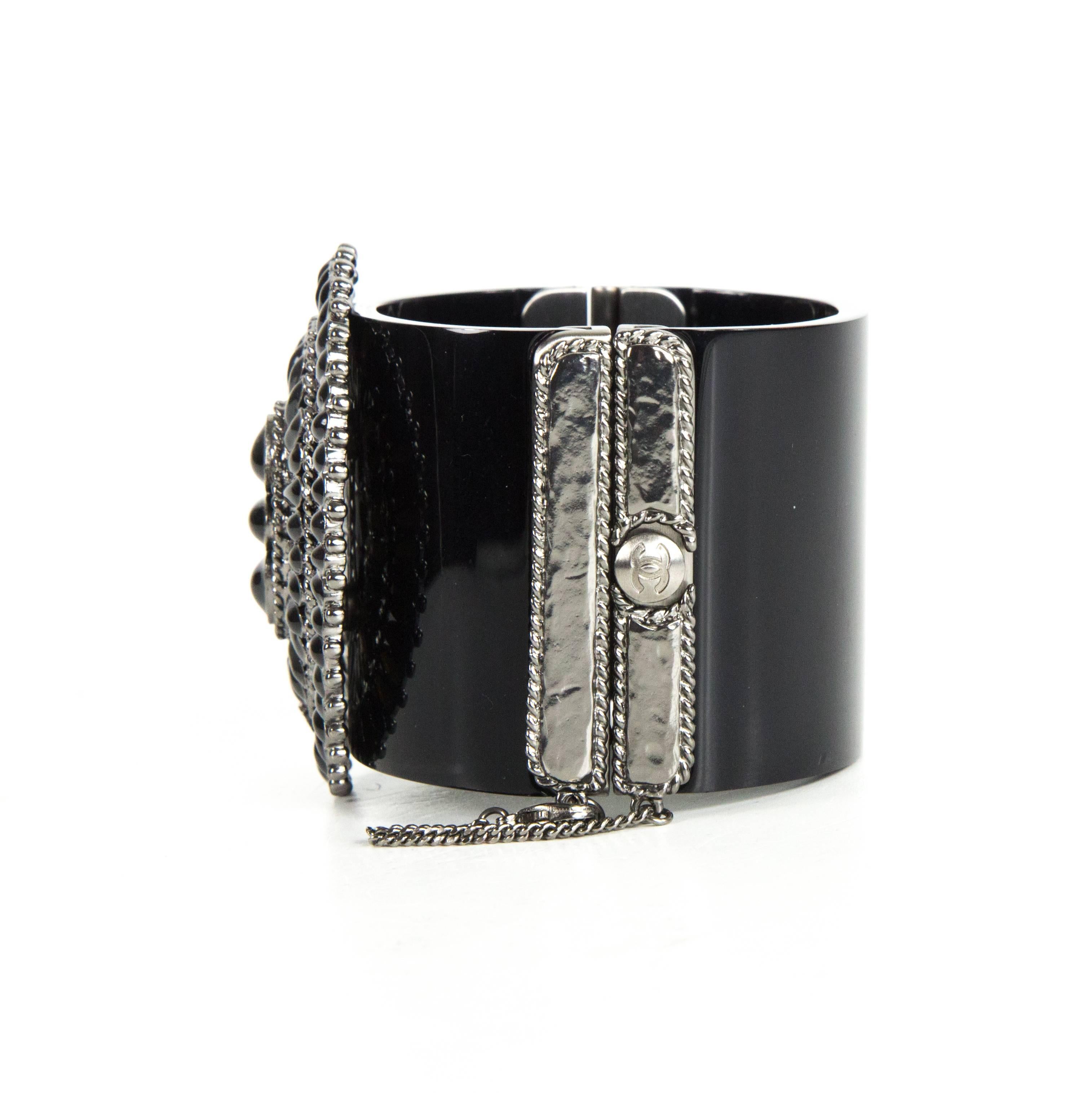Women's Chanel Bracelet - 2014 - Cuff Black Resin CC Logo Silver Medallion Gripoix Chain For Sale