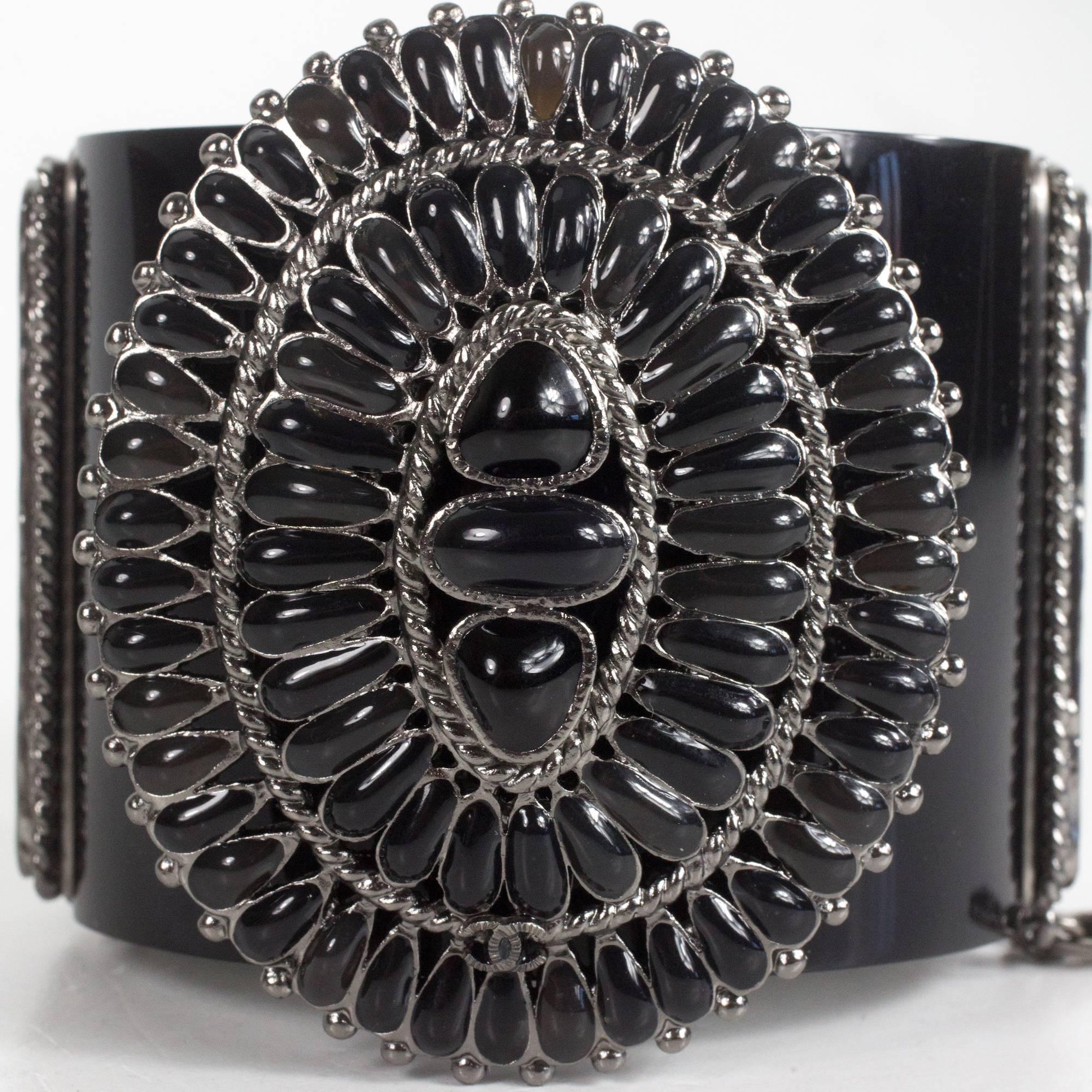 Chanel Bracelet - 2014 - Cuff Black Resin CC Logo Silver Medallion Gripoix Chain For Sale 3