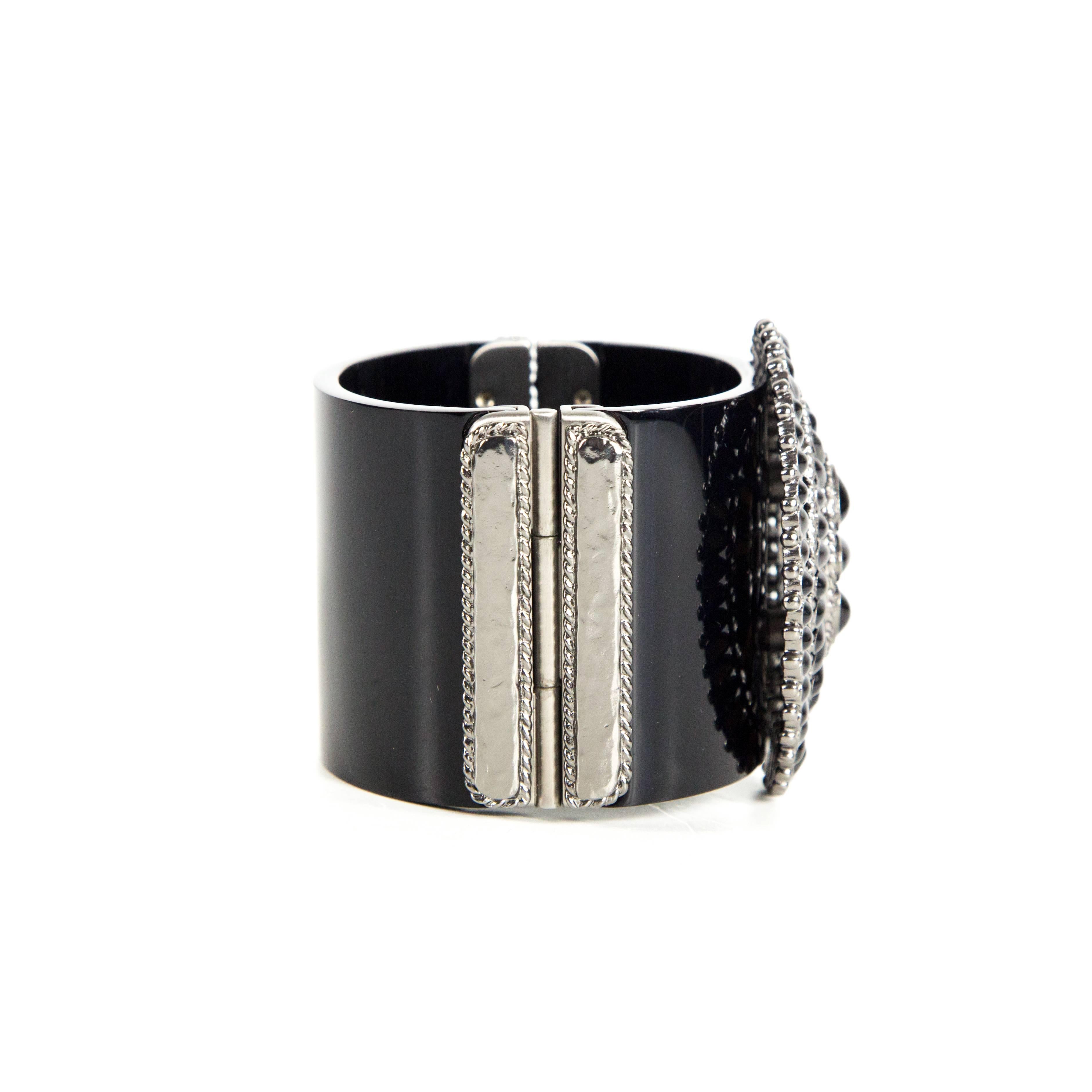 Chanel Bracelet - 2014 - Cuff Black Resin CC Logo Silver Medallion Gripoix Chain For Sale 1