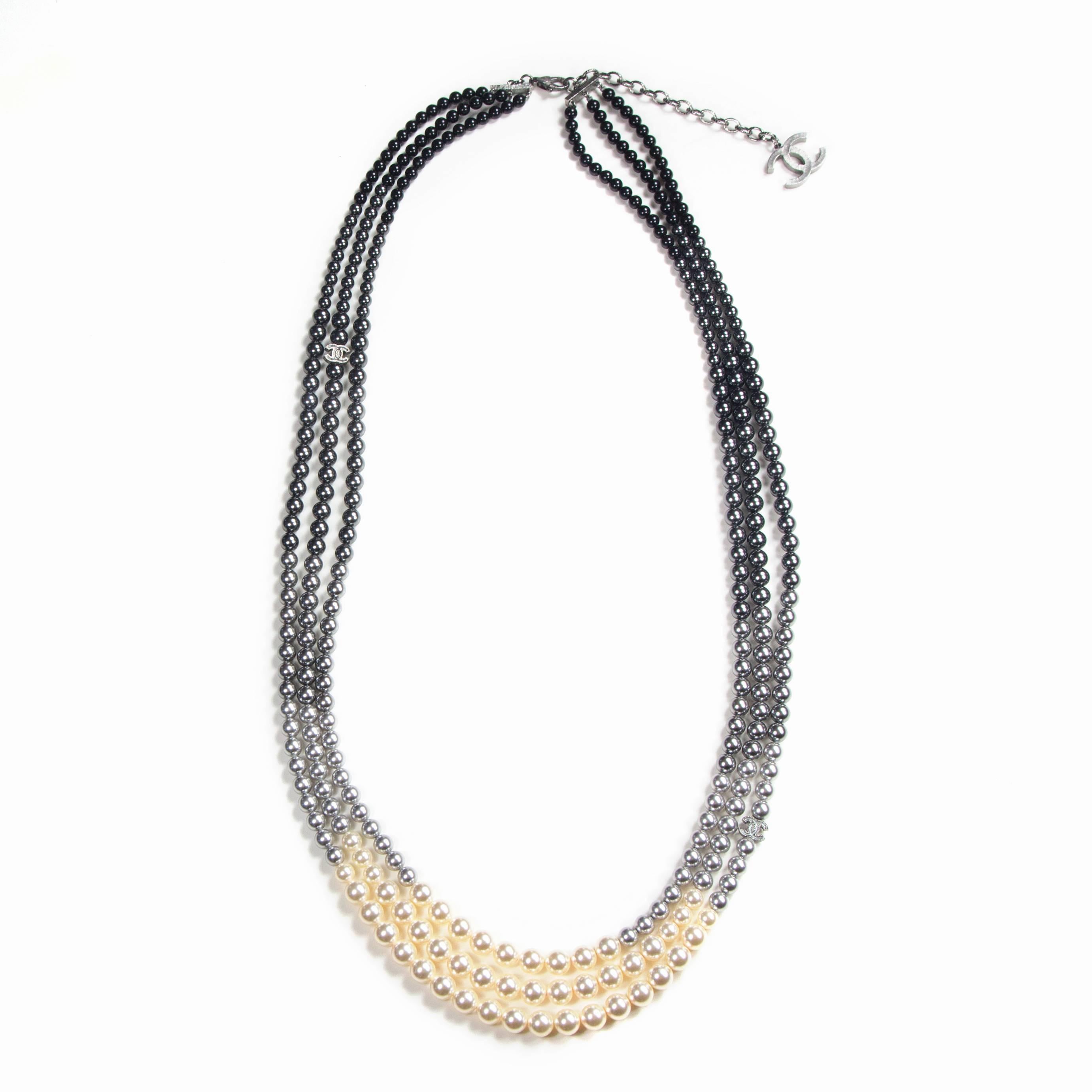 Chanel - 2015 Multistrand Gradient Pearl Necklace 

Color: Silver / Gray / White
 
Material: Pearl Beads
 
------------------------------------------------------------
 
Details:
 
- silver tone hardware

- dark gray to white ombre