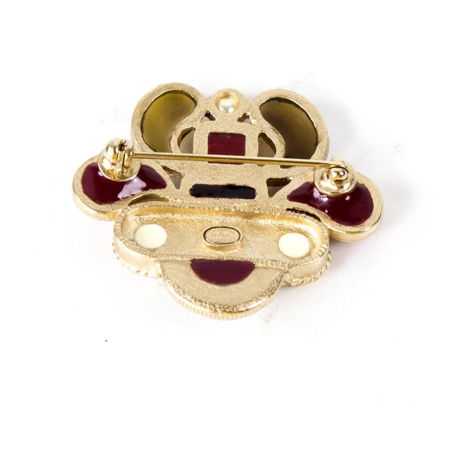 BRAND NEW:

Chanel - 2016 Puppy Dog Pearl Brooch Pin with Floppy Ears

Color: Gold / Red / Brown

Material: Metal / Pearl / Glass

------------------------------------------------------------

Details:

- gold tone hardware

- CC logo