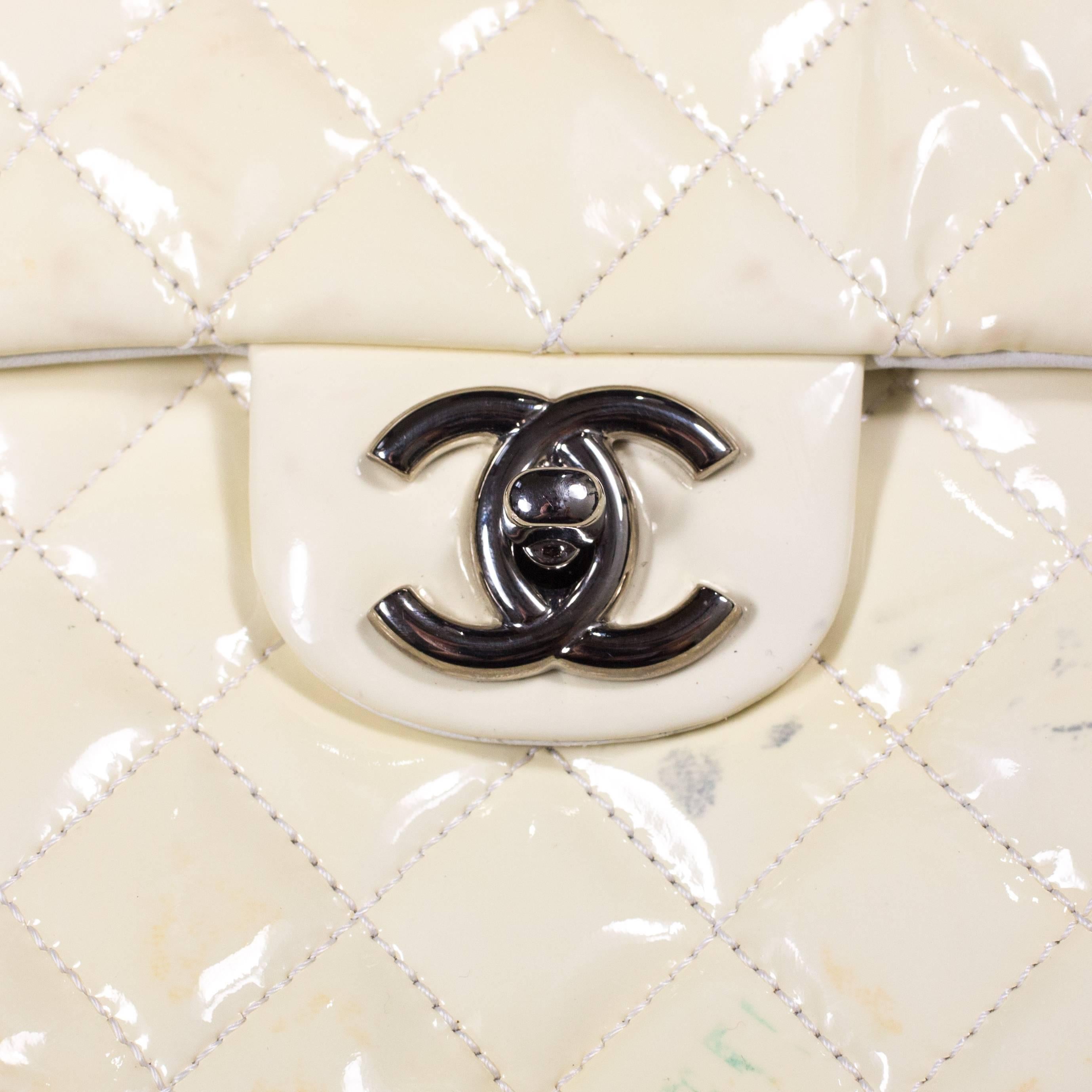 Chanel Sideways Patent Medium Flap Bag - White Cream Leather CC Silver Chain 07 In Fair Condition In Prahran, Victoria