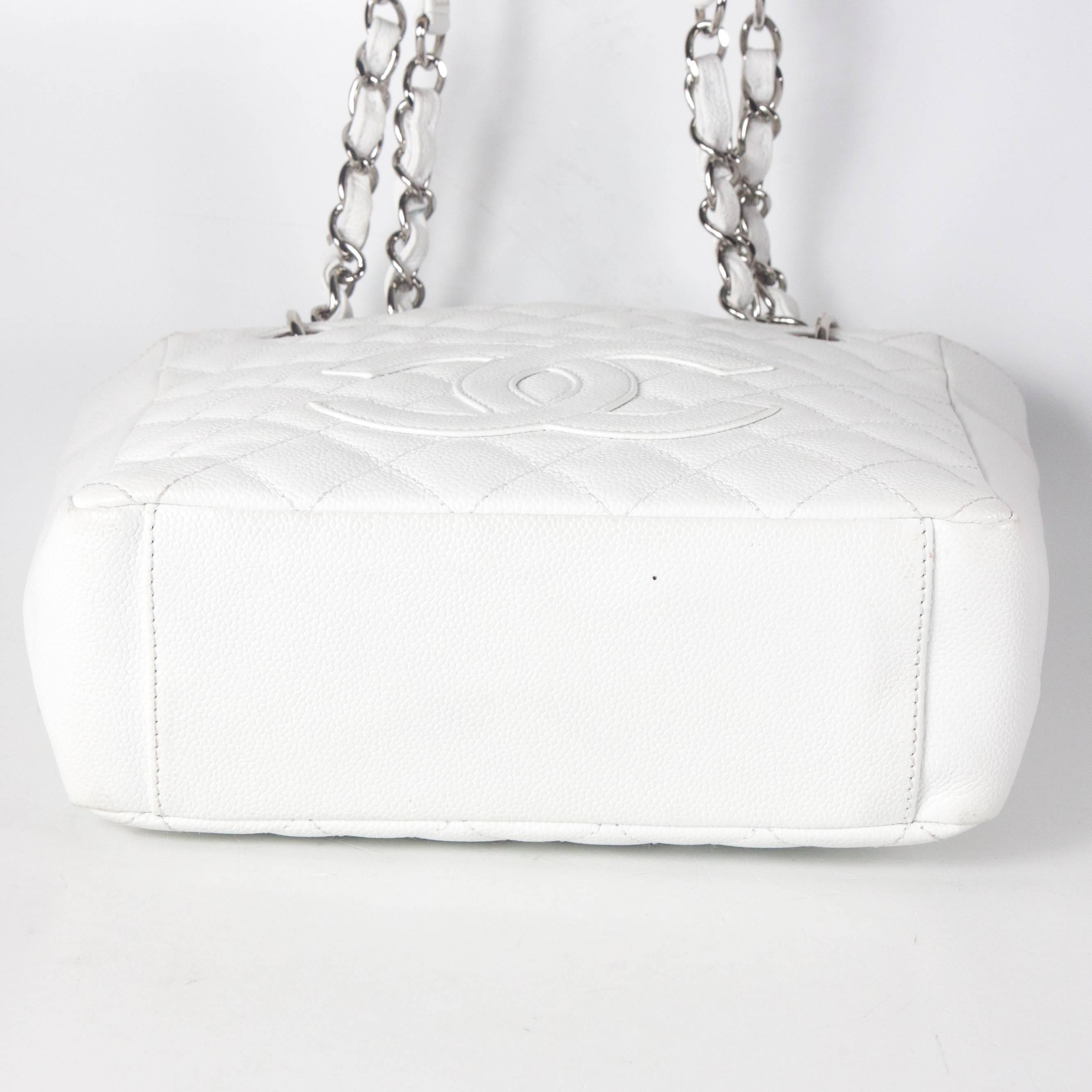 Chanel Caviar Leather Tote Bag - Quilted White CC Logo Chain Silver Small GST In Good Condition In Prahran, Victoria