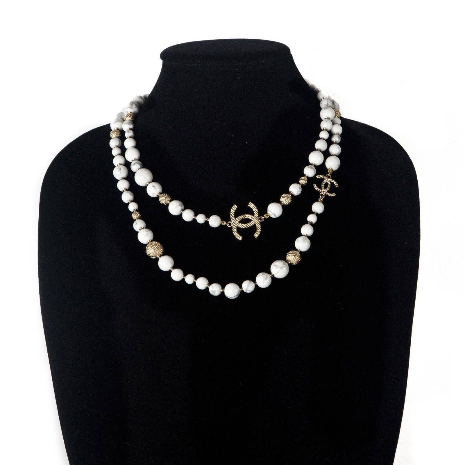Brand New:

Chanel - 2016 White Marble Pearl Beaded Necklace 

Color: White / Gold
 
Material: Marble / Metal
 
------------------------------------------------------------
 
Details:
 
- gold tone hardware

- CC logo charms throughout

- lobster