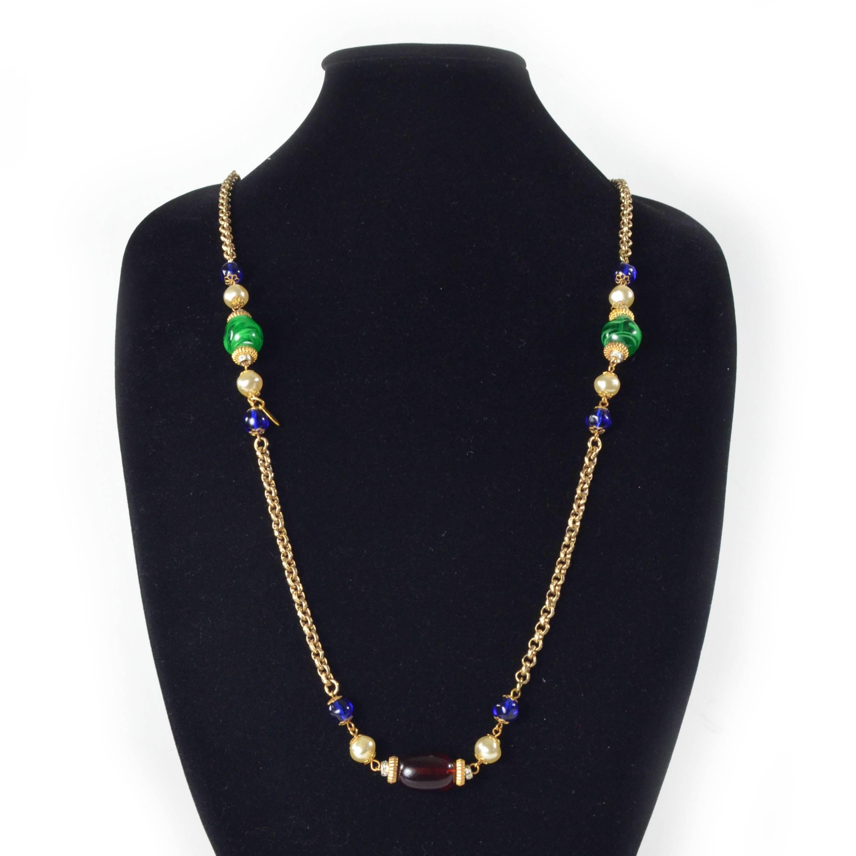 Chanel - Pearl Gripoix Glass Necklace

Color: Gold / Multi

Material: Pearl Beads / Glass / Crystal

------------------------------------------------------------

Details:

- single or double wrap around neck

- gold tone hardware

- green, red,