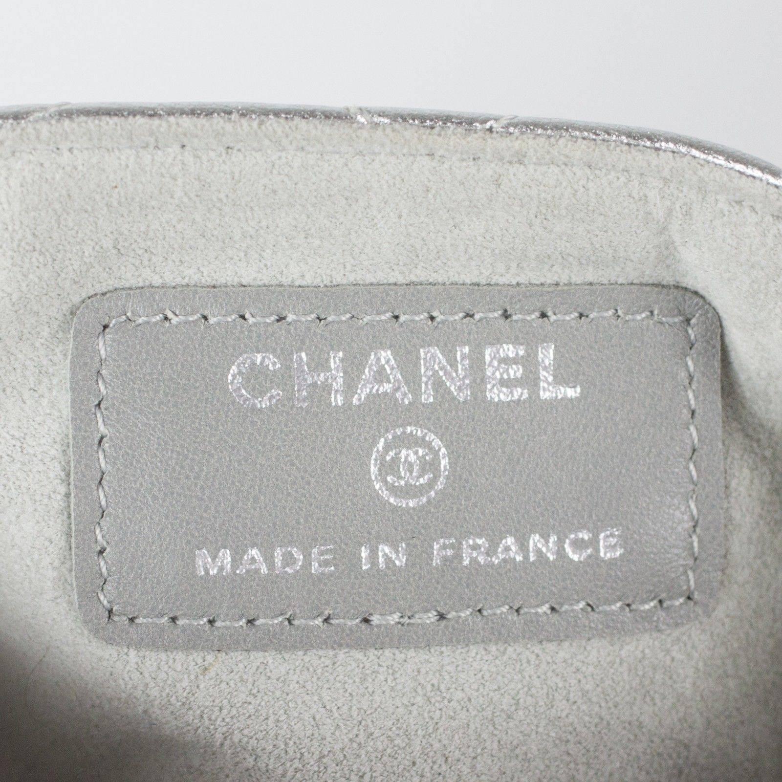 Chanel - New Pearl Crossbody Shoulder Bag - Silver Ocase CC Leather O Case Phone 5