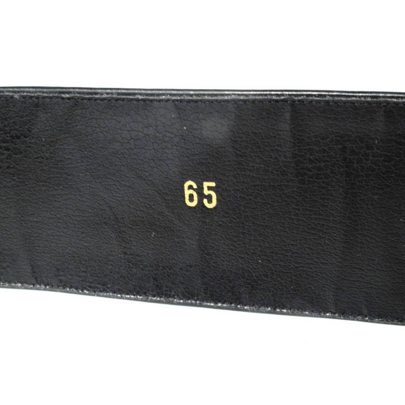 Chanel Belt - Size 65 - Vintage Black Patent Leather CC Logo Gold Buckle Charm For Sale 3