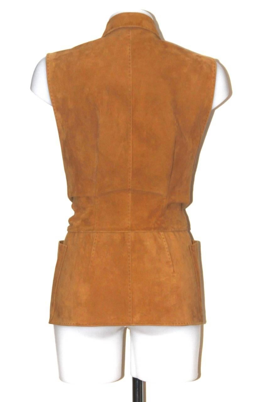 The perfect finish and beauty of the lamb suede make this Hermès's vest a must-have for this season. The cropped cut and wrap design create a flattering and very feminine silhouette. A perfect signature style by Hermès. Two flat pockets on the