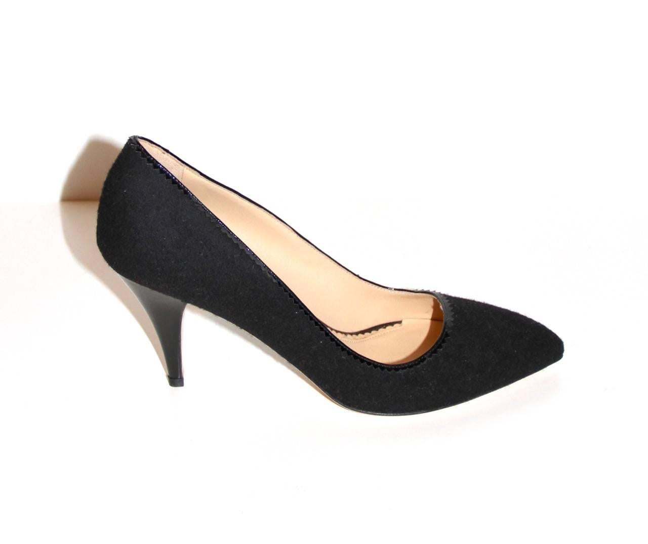 Gorgeous point toe pumps. Made in Italy 

Collection: Current
Fabric: Flannel
Color: Black
Size: IT 41
Heels: 8.5 cm
Condition: New

All items sold by La Bourse du Luxe are subject to a strict quality control before being looked after (if necessary)
