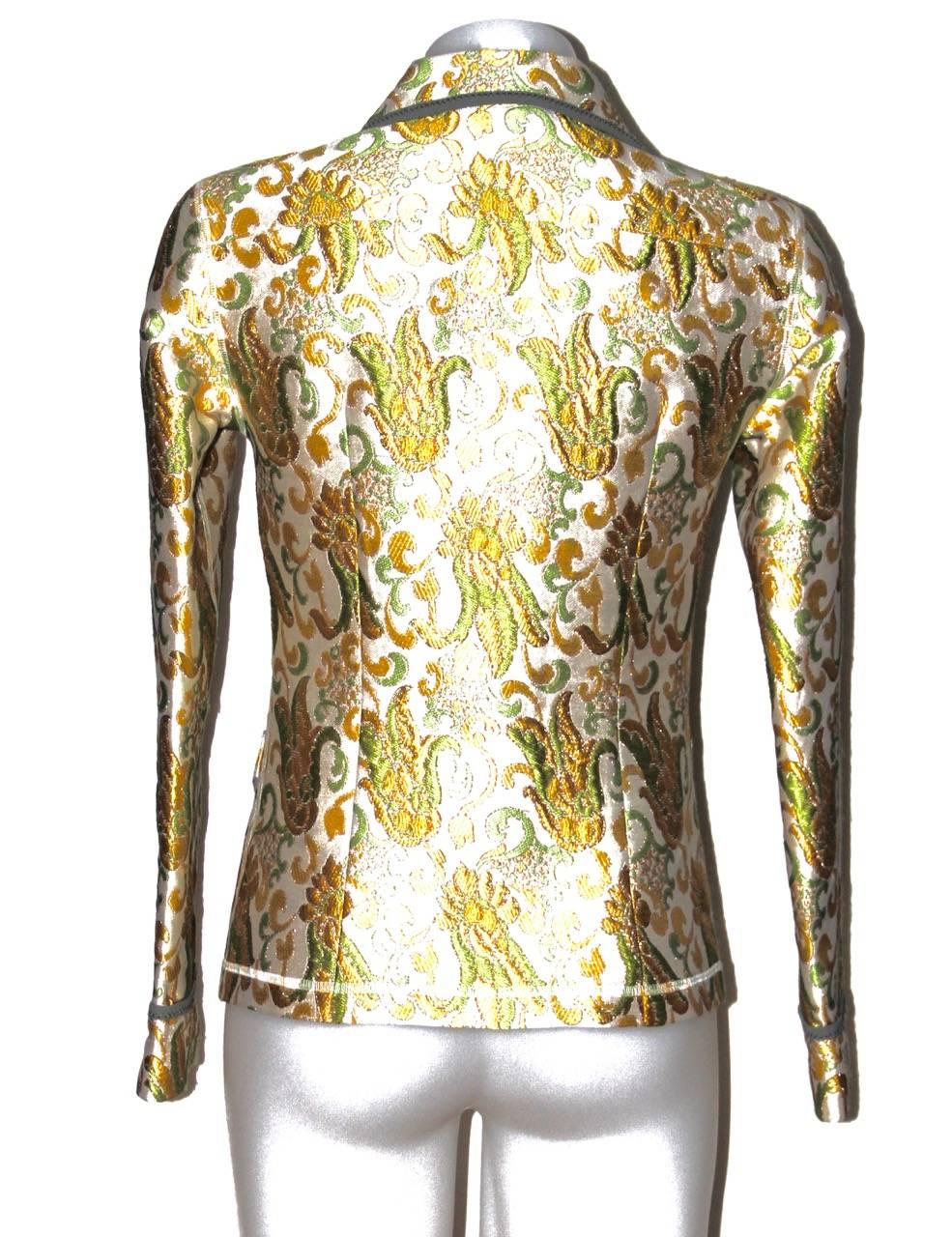 This dazzling Prada jacket features a jacquard print seen on the spring 2015 catwalk. Three front slit pockets: two at the waist, one at the breast. Front buttons closure. 

Collection: 2015
Fabric: Jacquard
Color: Green, yellow, off-white
Size: FR