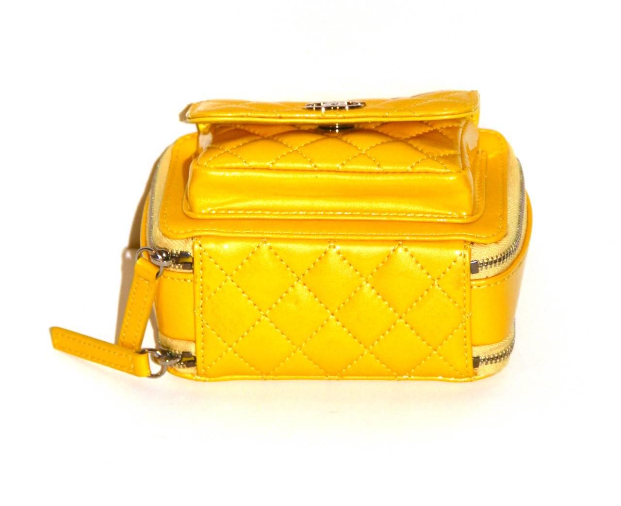 Chanel Mini Pocket Box Bag - Yellow Quilted Patent Leather - Pristine Condition In New Condition In Geneva, CH