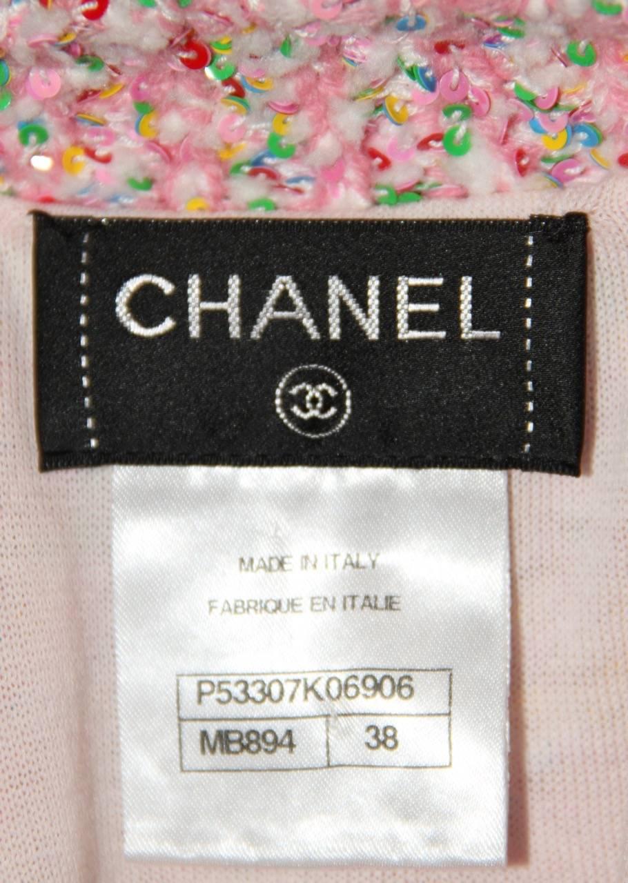 Chanel Pink Crewneck Sweater – 2016 Paris Seoul Cruise Collection – Like New In New Condition In Geneva, CH