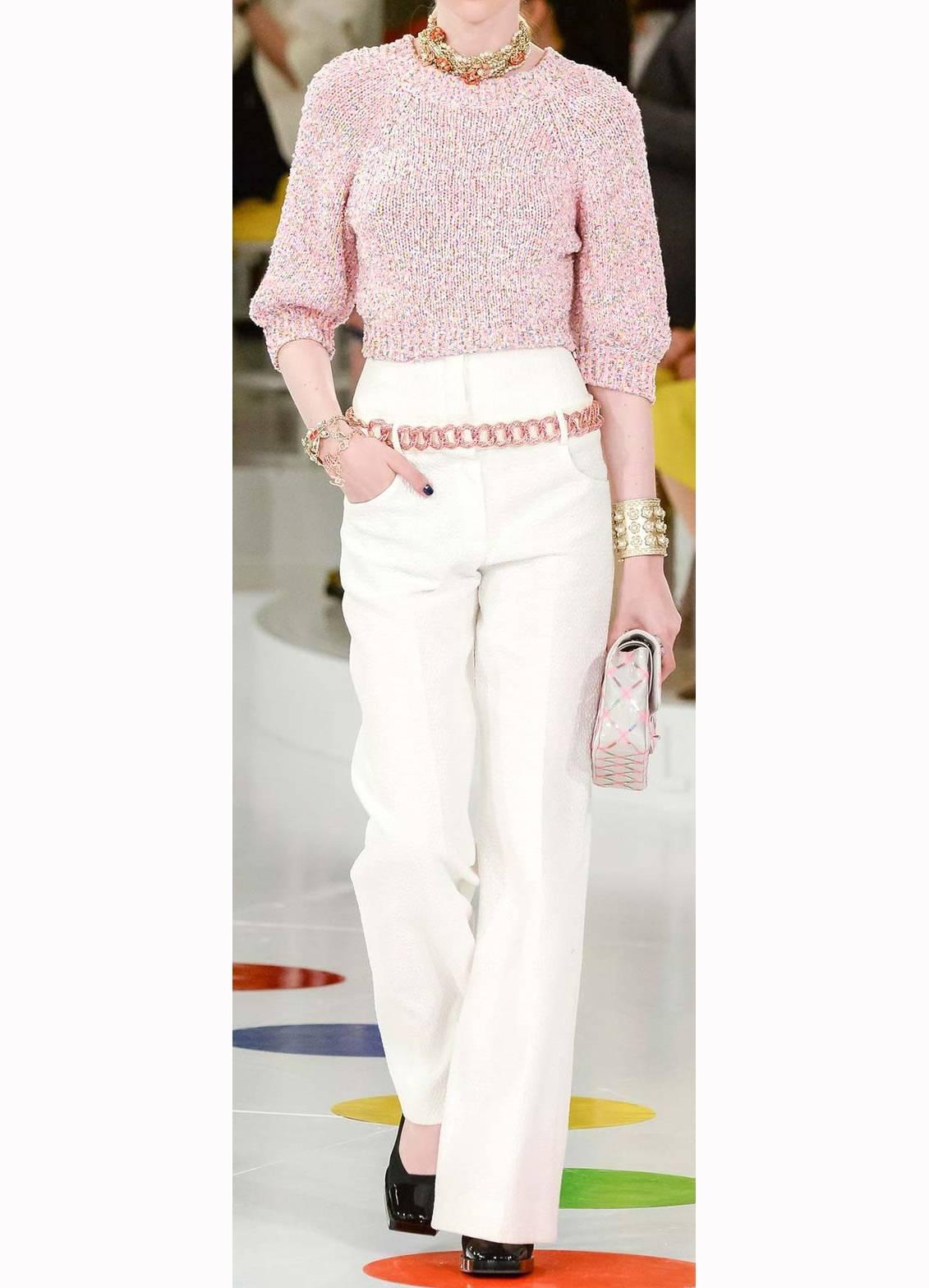 Women's Chanel Pink Crewneck Sweater – 2016 Paris Seoul Cruise Collection – Like New