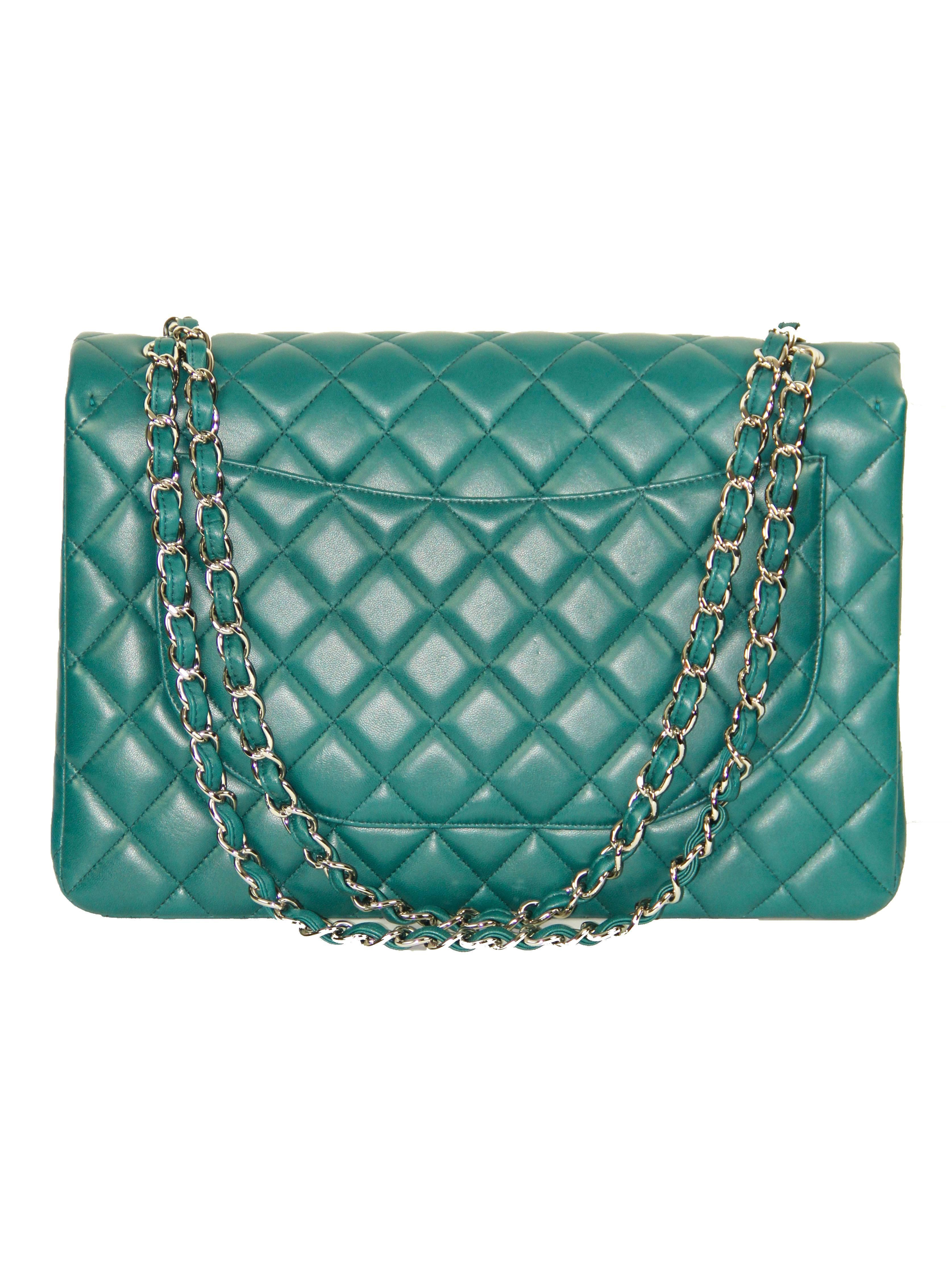 Perfect condition for this Timeless flap bag from Chanel featuring an amazing color. 

Year: 2010
Material: Quilted leather
Color: Turquoise blue
Hardware: Silver-tone
Measurements: L 32 cm x H 21 cm x D 9 cm
Condition: Excellent like new
Serial