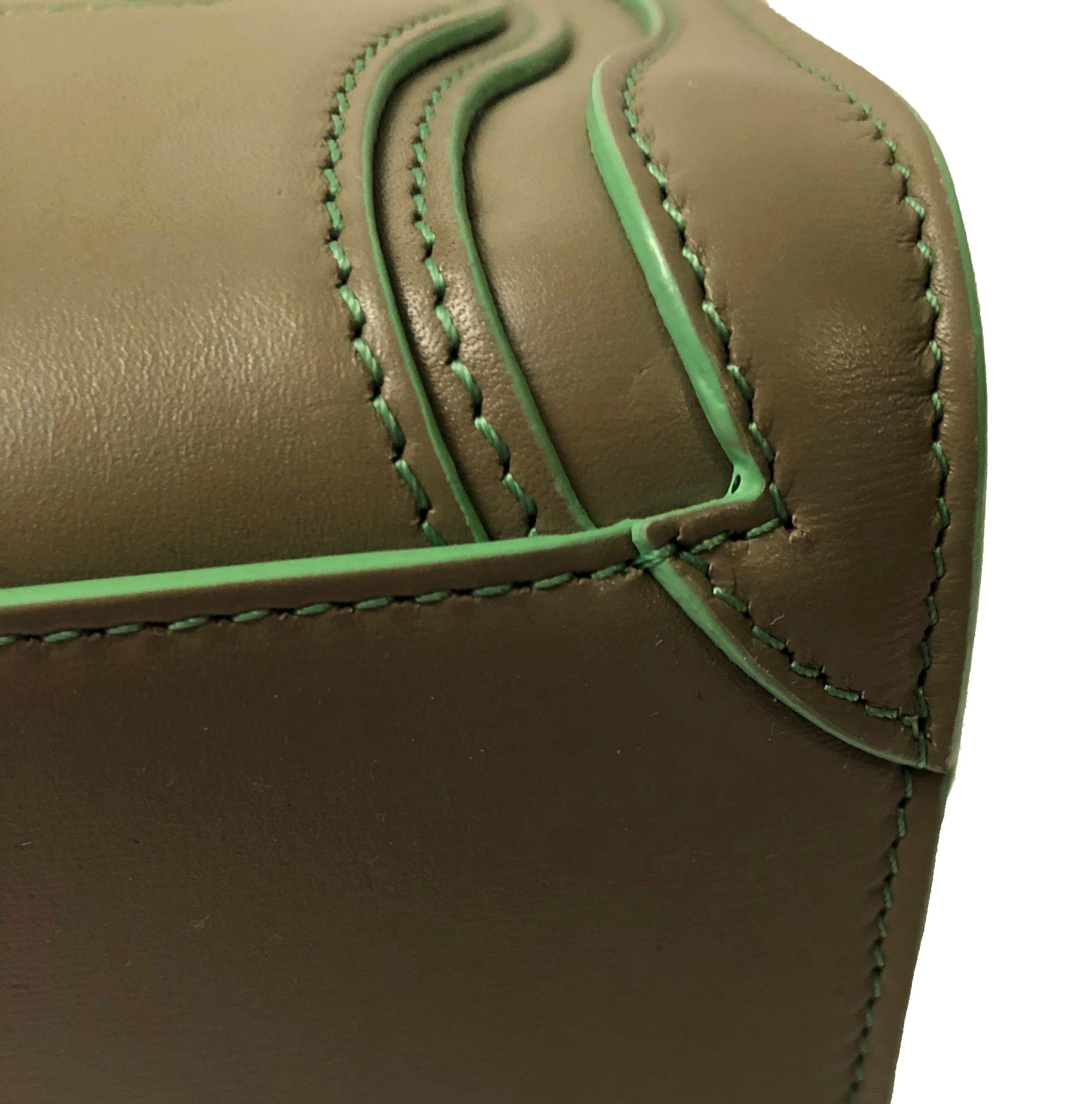 Celine - Sac de voyage Nano en cuir kaki clair 4