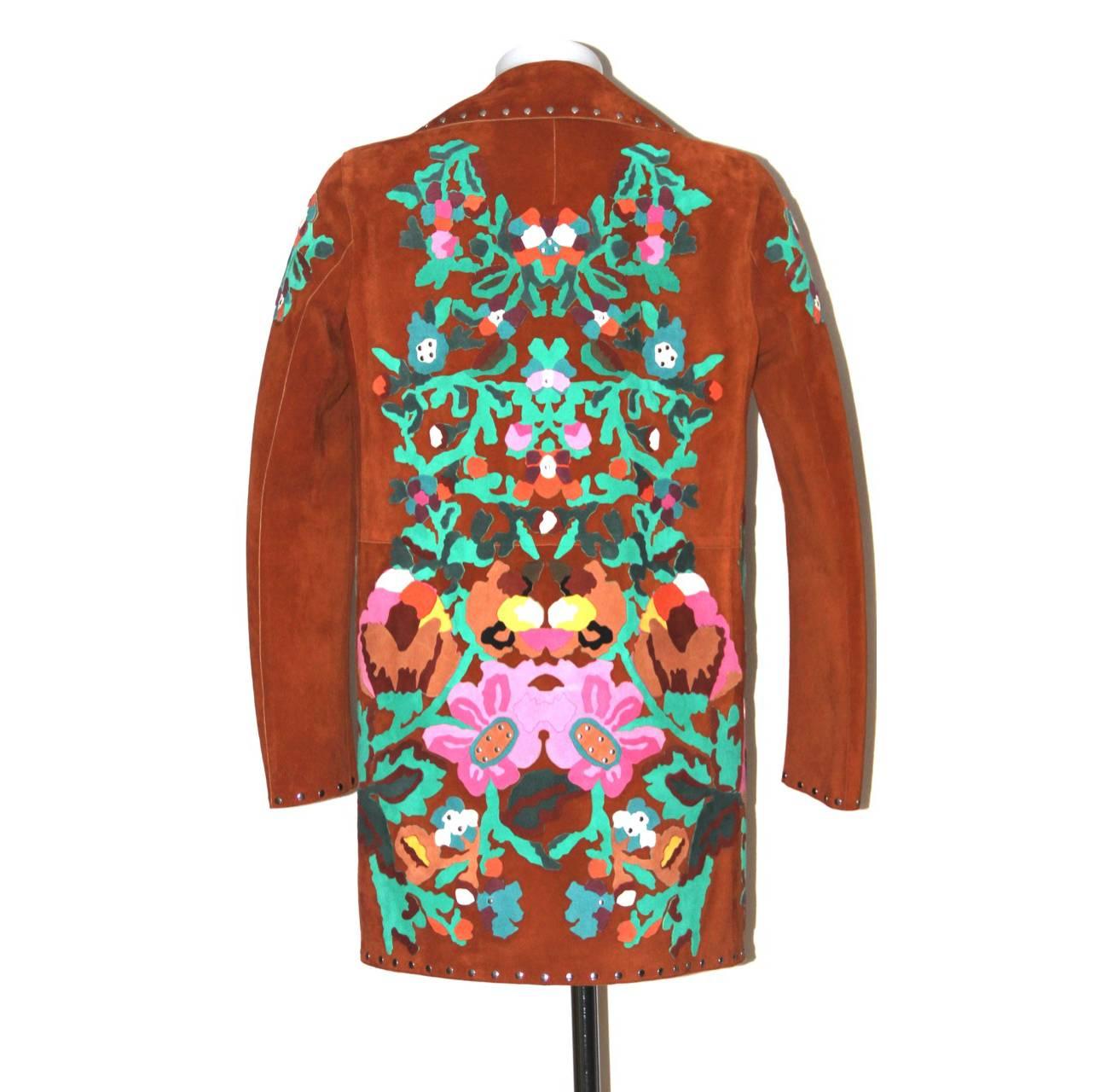The exotic floral appliqué on Valentino's jacket are a nod to Mexican folk art.
This sophisticated, graphic style is crafted of camel suede and punctuated with silver studs. 

Collection: Resort 2015
Fabric: Suede 
Color: Camel
Size: IT 40