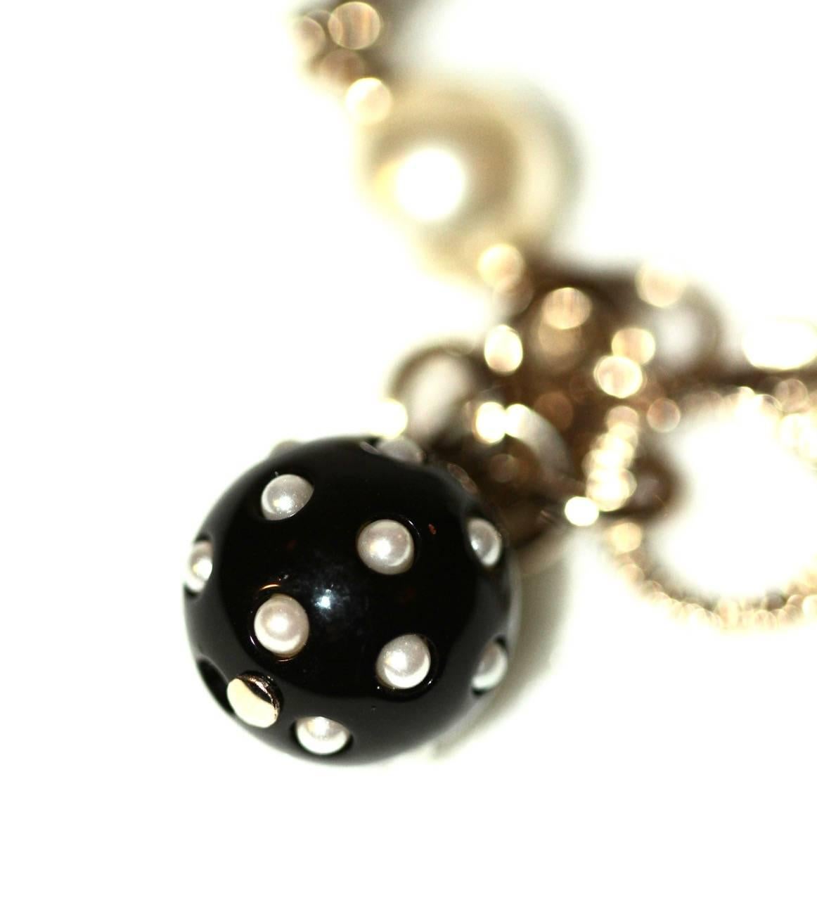 CHANEL Bracelet à maillons en perles noires et blanches  Unisexe en vente