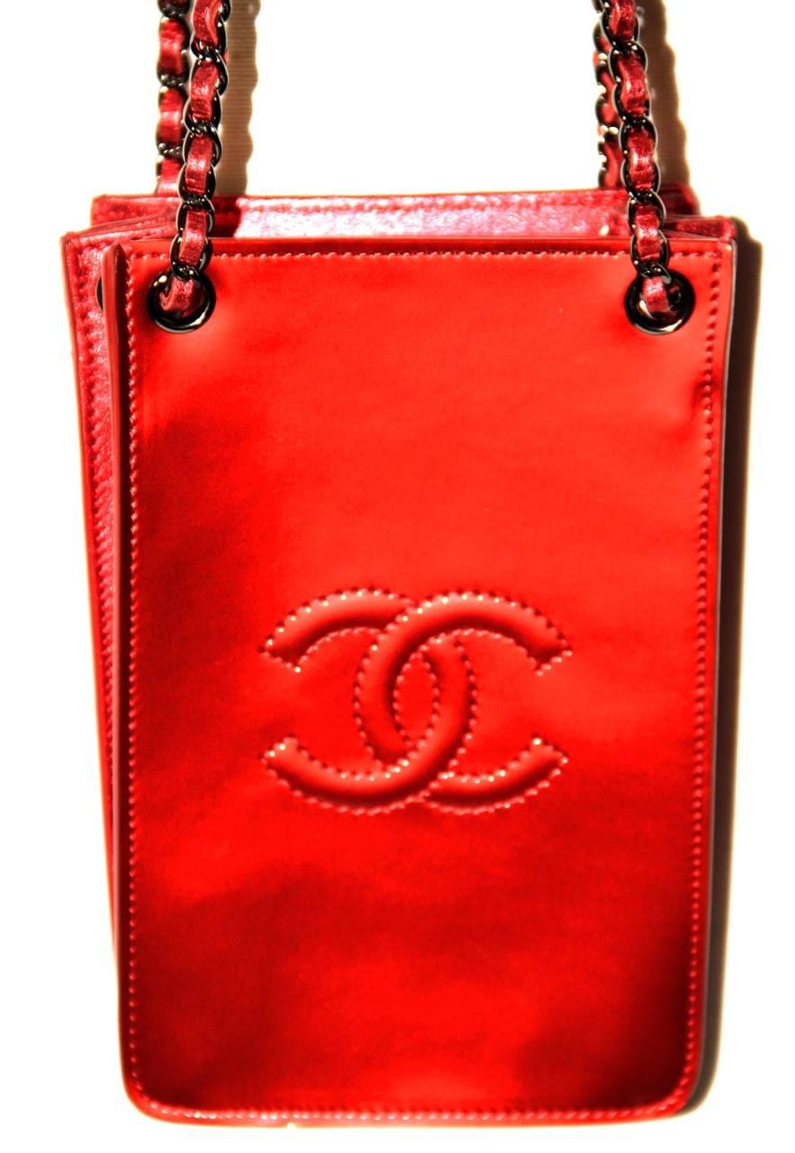 Women's or Men's CHANEL Red Metallic Patent Leather Smartphone Bag 