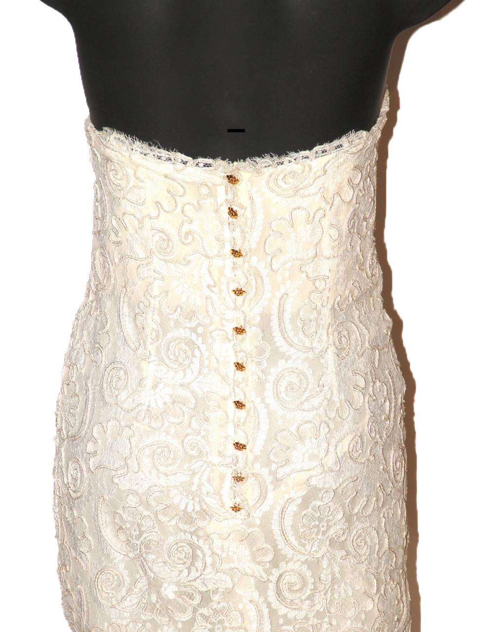 Chic and elegant strapless dress from Chanel - vintage - featuring a hidden back closure with gold buttons.
Knee-length.

Collection: Vintage
Fabric: Tag has been removed
Color: Ivory
Size: FR 38 (small fit)
Measurements:
-	Full length: 73 cm