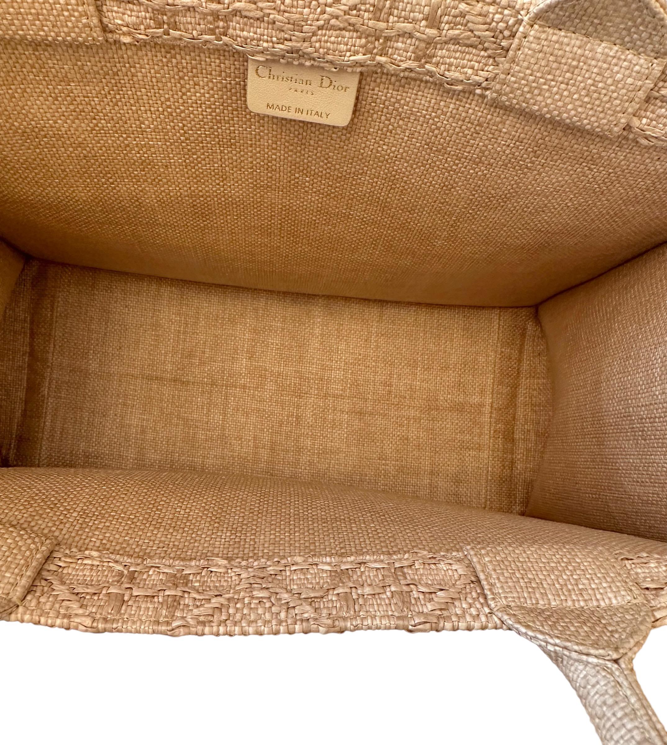 Christian Dior Nature Cannage Raffia Medium Book Tote Unisexe en vente